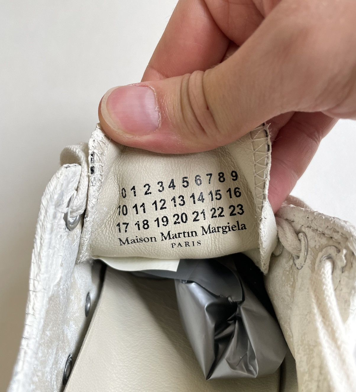 Converse × Maison Margiela S/S 14 White Painted Converse Sneakers Size US 8.5 / IT 38.5 - 15 Thumbnail