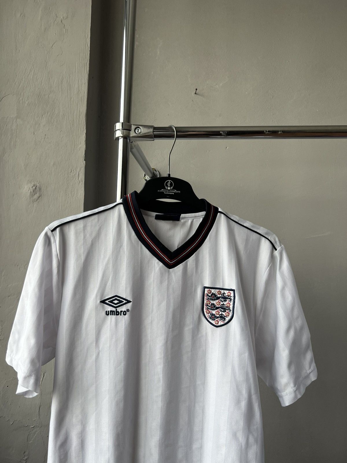 Umbro 1986 PROTOTYPE ENGLAND TEAM REMAKE SOCCER JERSEY SHIRT L Size US L / EU 52-54 / 3 - 4 Thumbnail