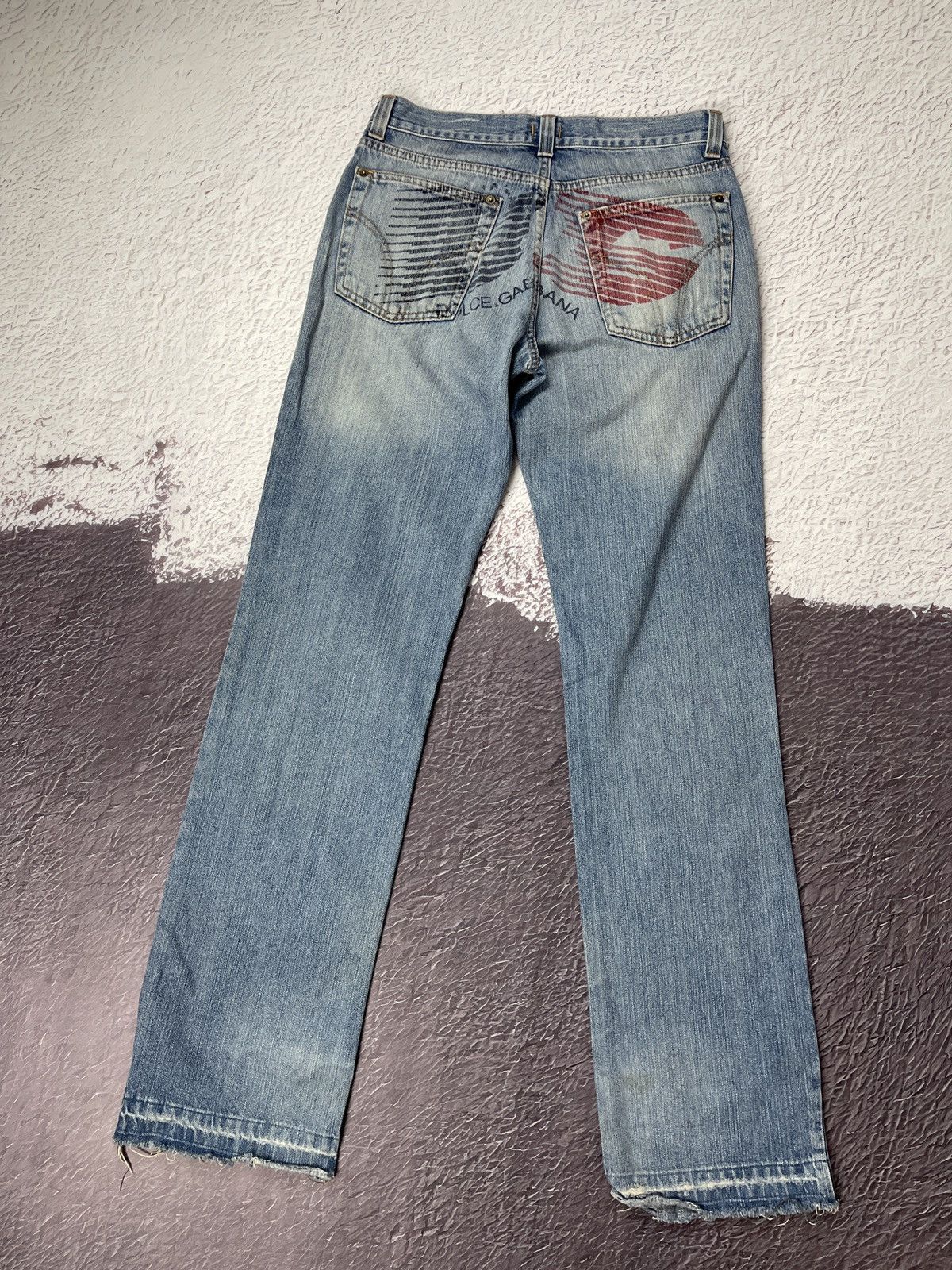 Dolce & Gabbana Dolce & Gabbana vintage big painted logo distressed denim Size US 32 / EU 48 - 1 Thumbnail