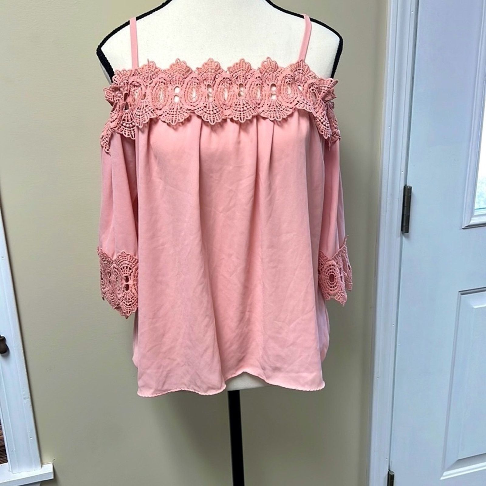 Other By & By off the shoulder silky blouse Size M / US 6-8 / IT 42-44 - 1 Thumbnail