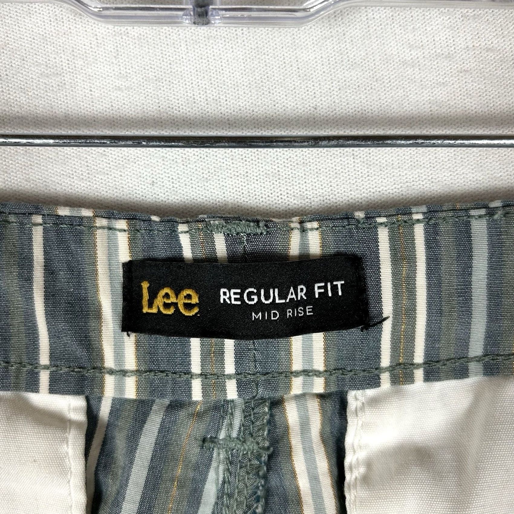 Lee Lee Regular Fit Shorts Women 10 Medium Striped High Rise Flat Front Chino Shorts Mens? Womens Size 32" / US 10 / IT 46 - 4 Thumbnail