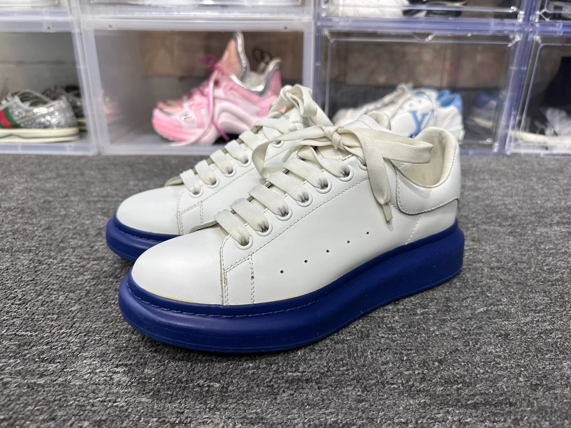 Alexander McQueen Alexander McQueen Blue Lowtop Sneakers 6 Men Size US 6 / EU 39 - 1 Thumbnail