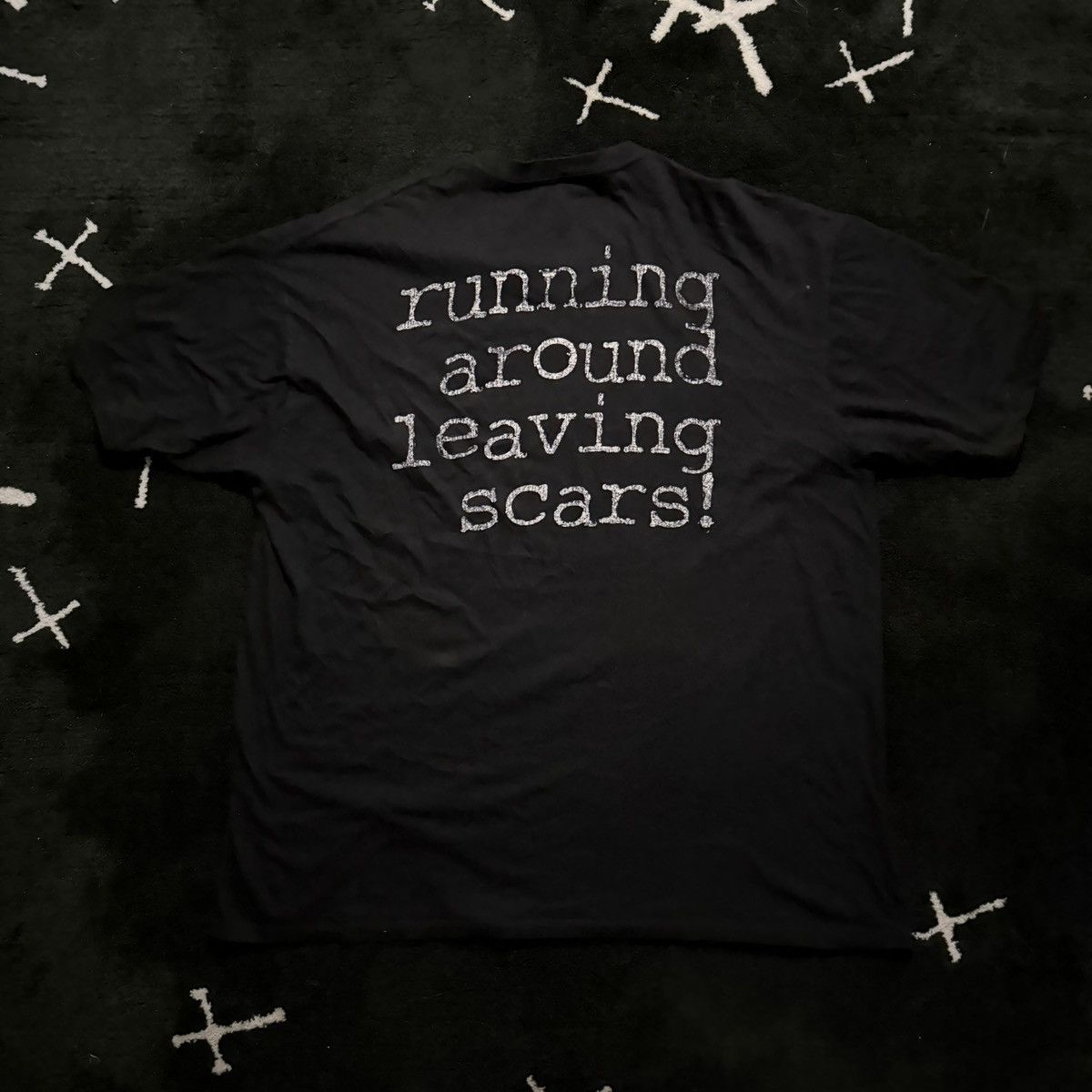 Japanese Brand Who Do You Think You Are, Running Around Leaving Scars - Tee Size US XXL / EU 58 / 5 - 2 Thumbnail
