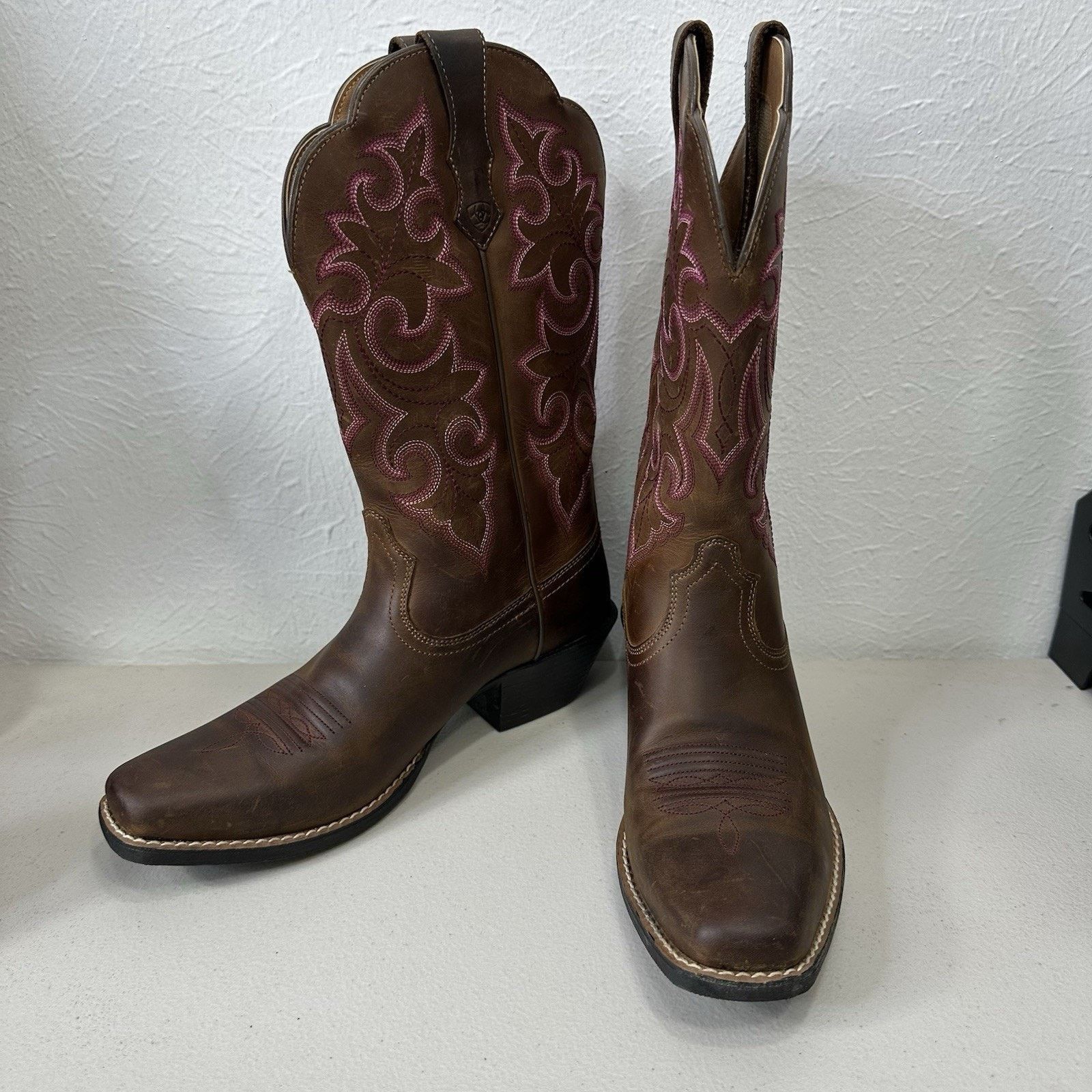 Ariat Ariat Women’s 6.5B Roundup Wide Square Toe Pink Stitching Size US 6.5 / IT 36.5 - 4 Thumbnail