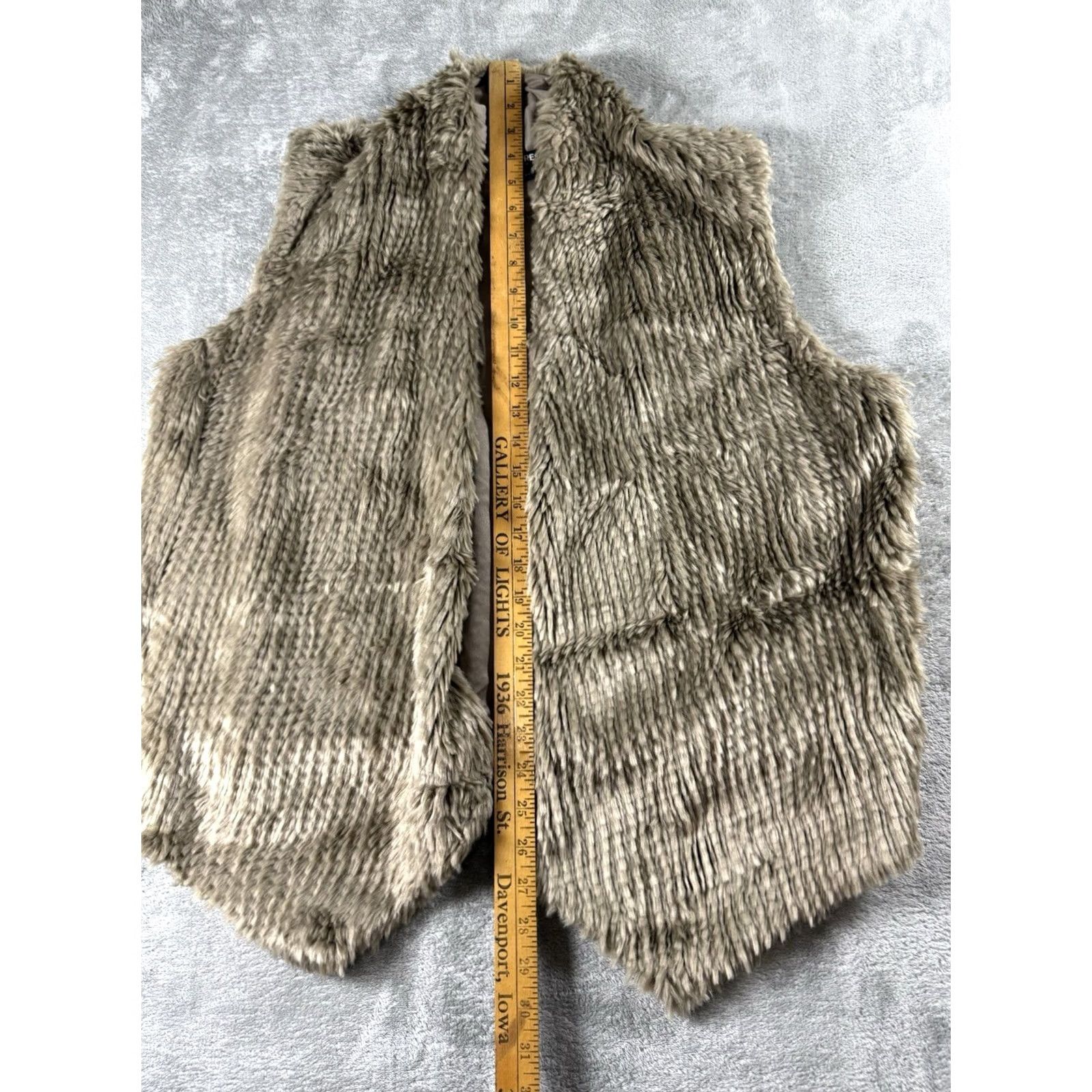 Express Womens L Brown Fur Vest Mob Wife Classy Feminine Y2K Vibes Boss 90s Furry Size L / US 10 / IT 46 - 3 Thumbnail