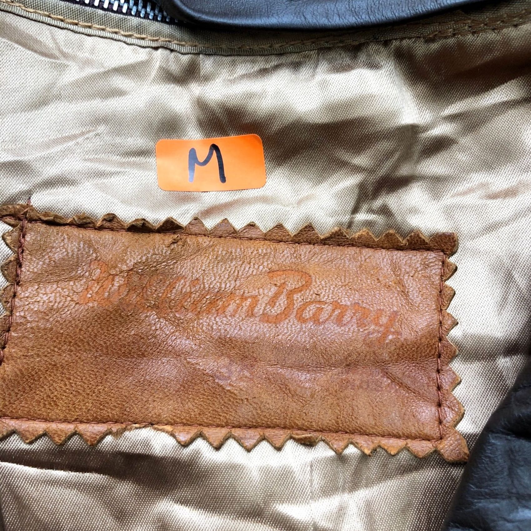 Vintage VINTAGE William Barry Leather Jacket Coat Mens M Brown Mid-Length Jacket with Removable Liner Pockets Zip Button Reg/Regular Graded Vintage Yes Size US M / EU 48-50 / 2 - 3 Thumbnail