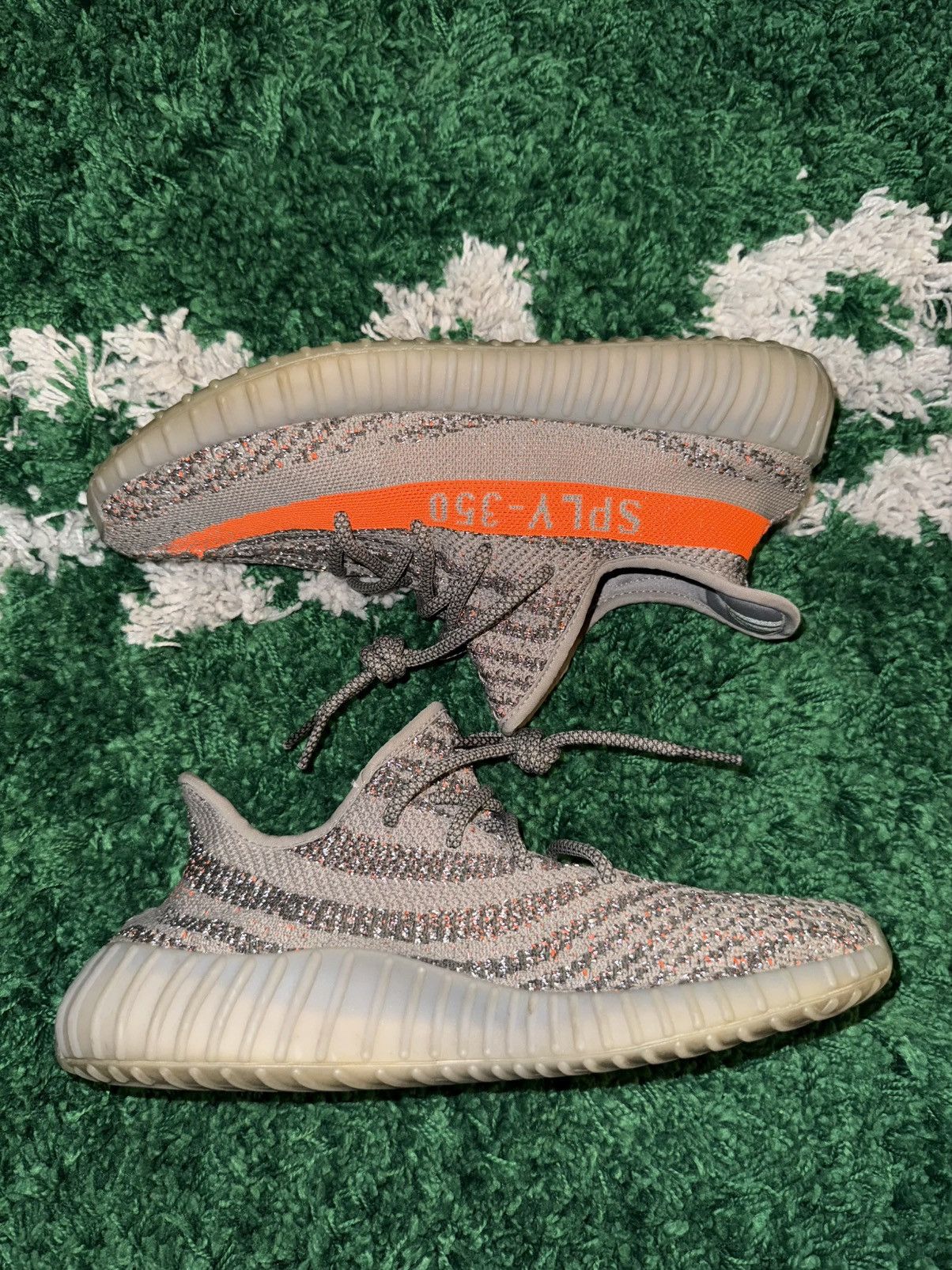 Adidas Yeezy 350 V2 Beluga Size US 11 / EU 44 - 2 Thumbnail
