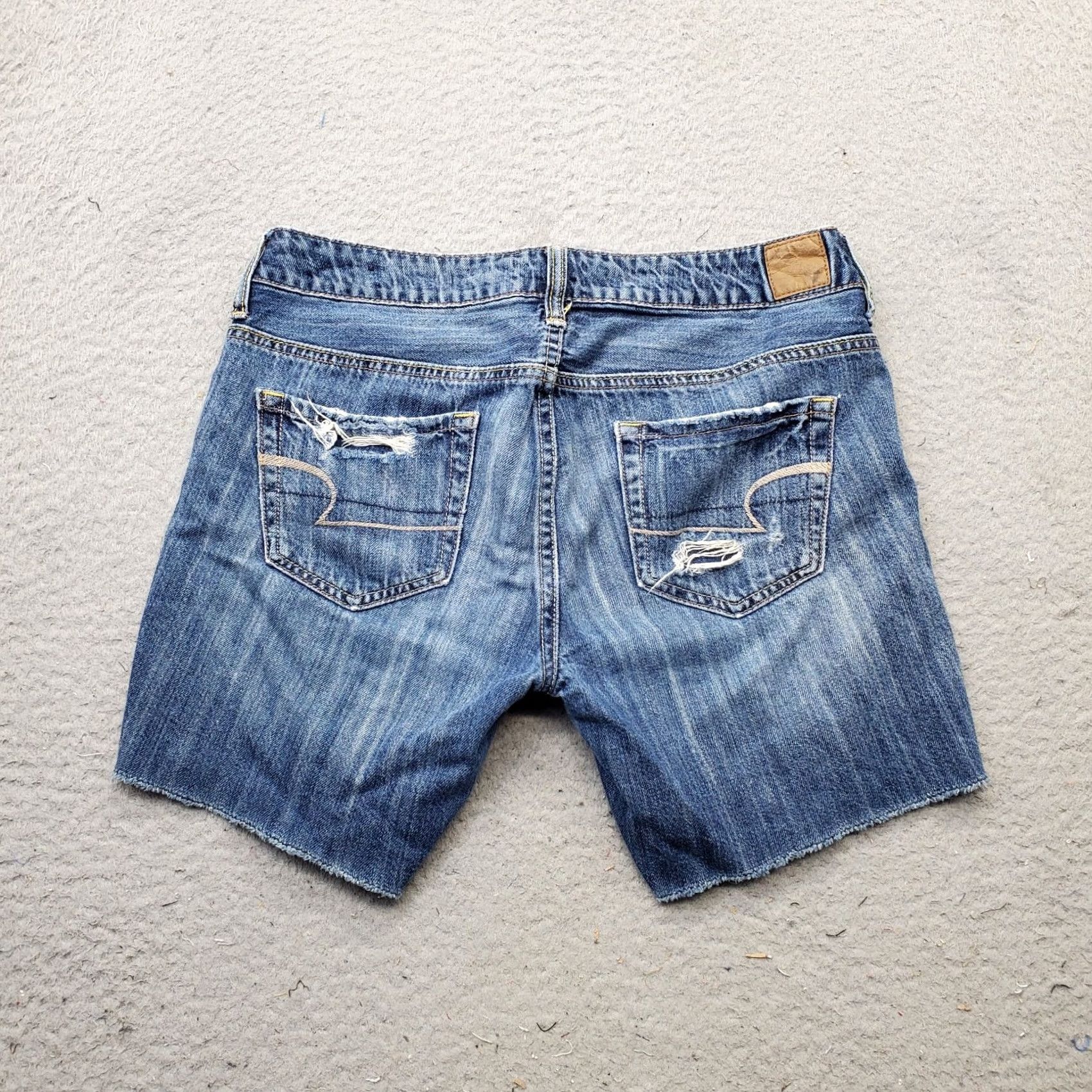 American Eagle Outfitters American Eagle Live Your Life Womens 2 Blue Denim Distressed Casual Jean Shorts Bermuda Shorts, 5-Pocket, 100% Cotton, Regular, Beige? Size 26" / US 2 / IT 38 - 2 Thumbnail