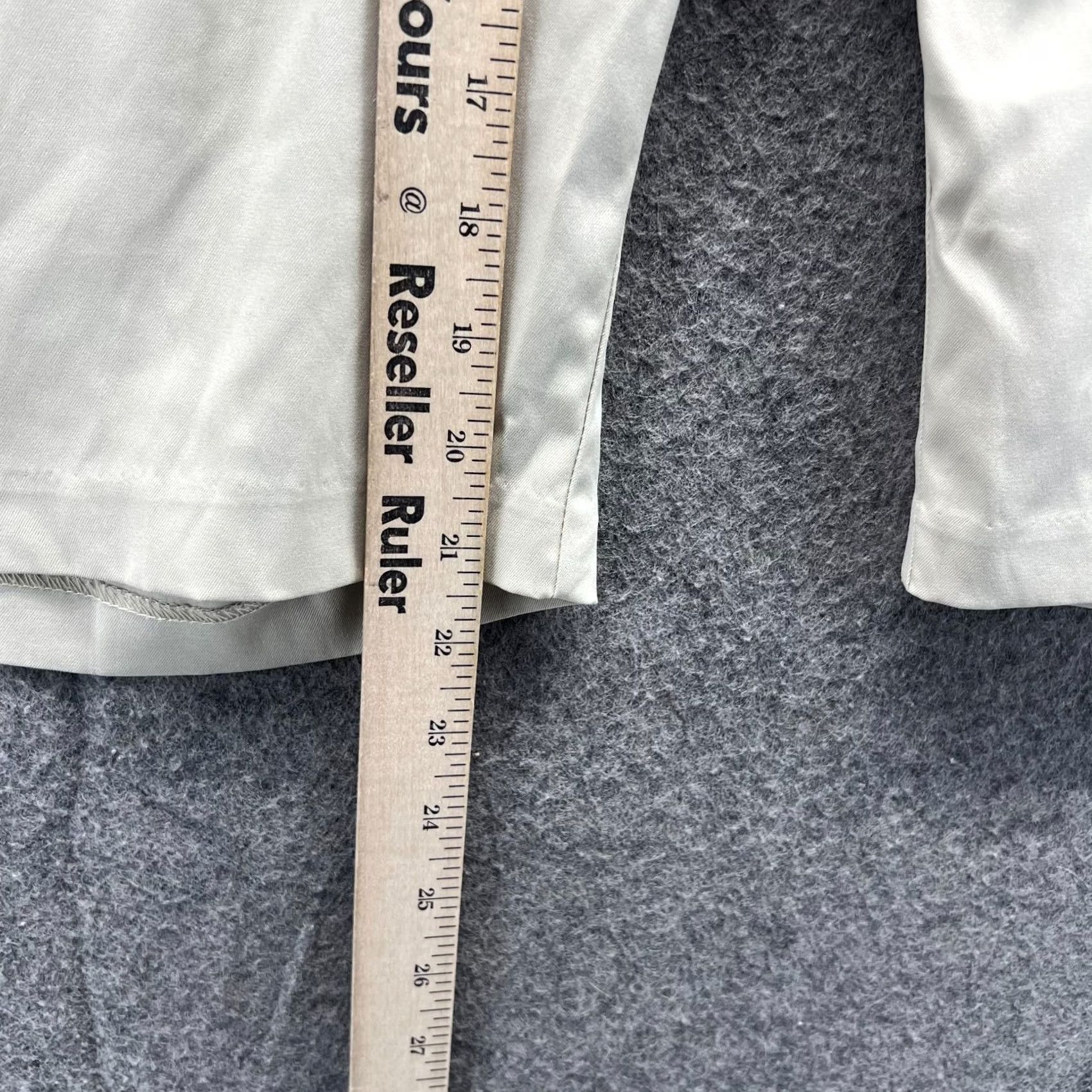 Vintage Greg Norman Shorts Women 10 Beige Chino Flat Front Tan Khaki Golf Knits Size 32" / US 10 / IT 46 - 7 Thumbnail