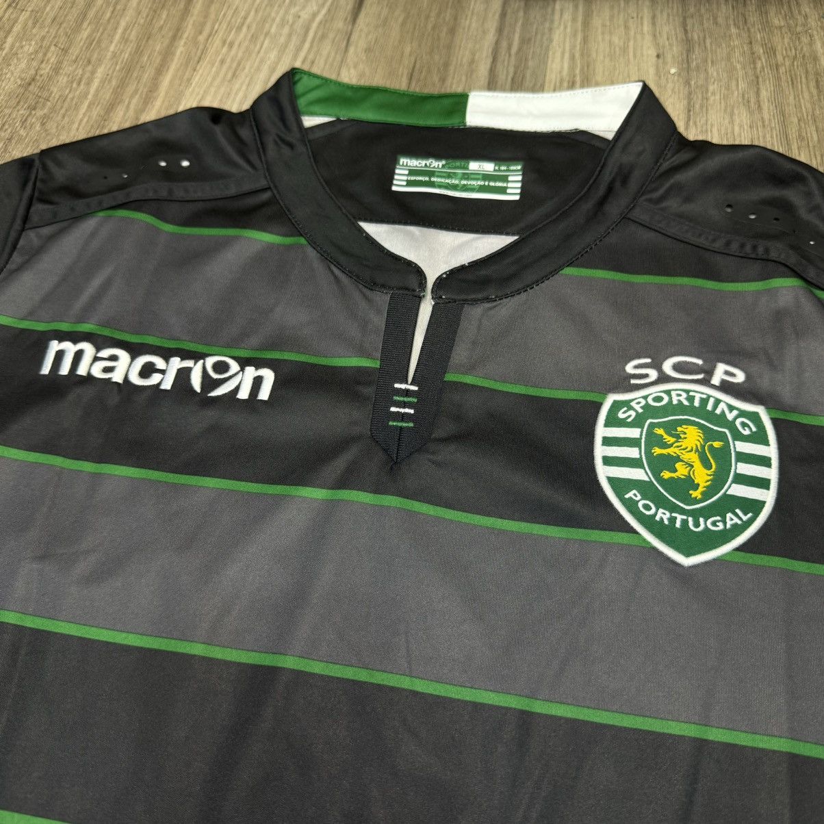 Macron Sporting club lisbon 15/16 away shirt Size US XL / EU 56 / 4 - 3 Thumbnail