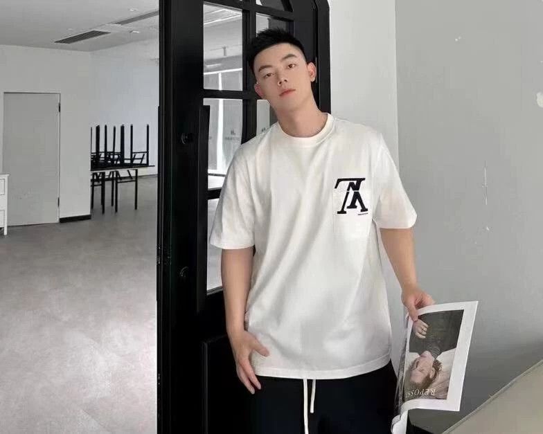 Louis Vuitton Louis Vuitton White monogrammed cotton crewneck short-slee Size US M / EU 48-50 / 2 - 9 Thumbnail