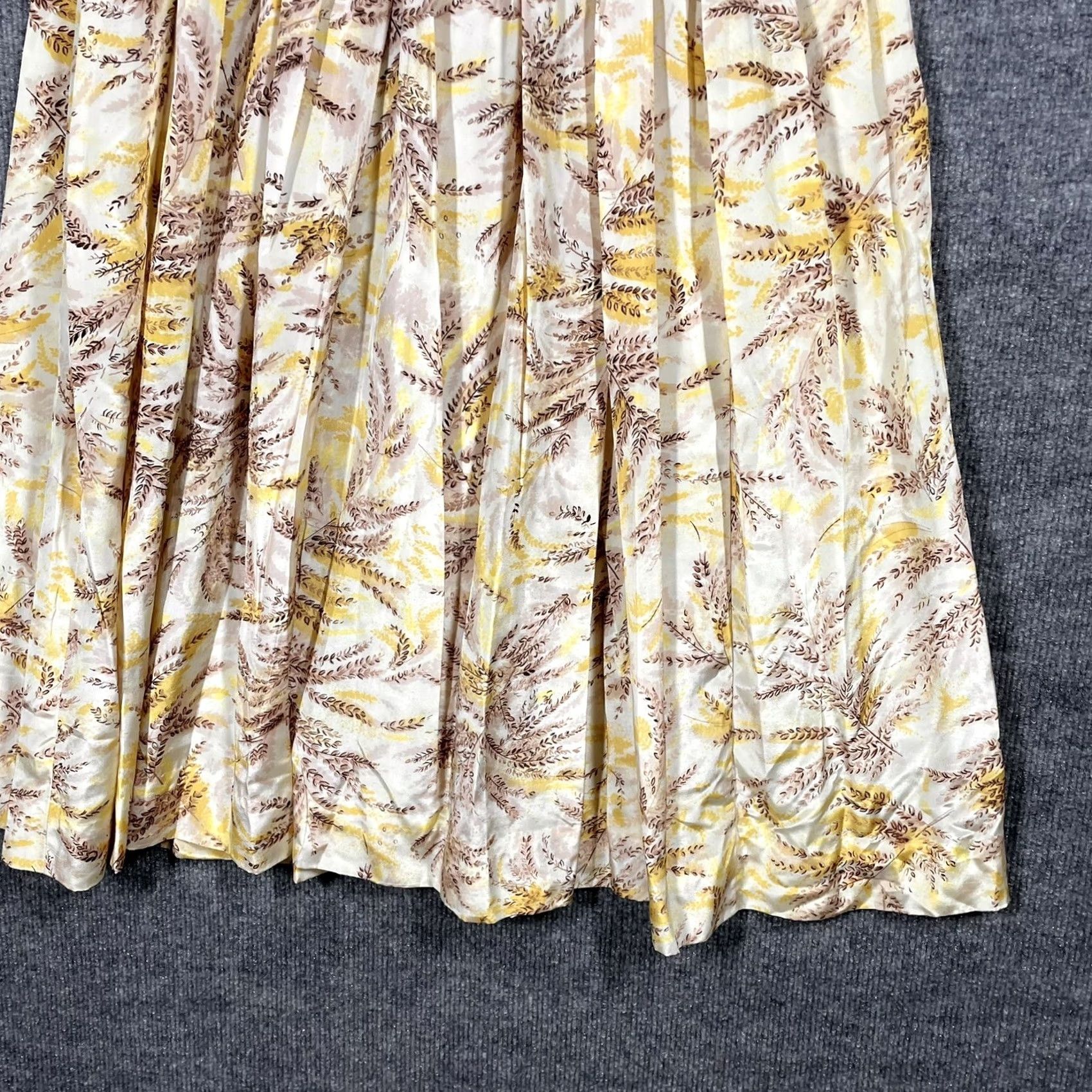 Vintage VINTAGE 1950s Silk Floral Sundress Yellow Small 40s 50s Tea Swing Day Dress Rockabilly Womens Size S / US 4 / IT 40 - 4 Thumbnail