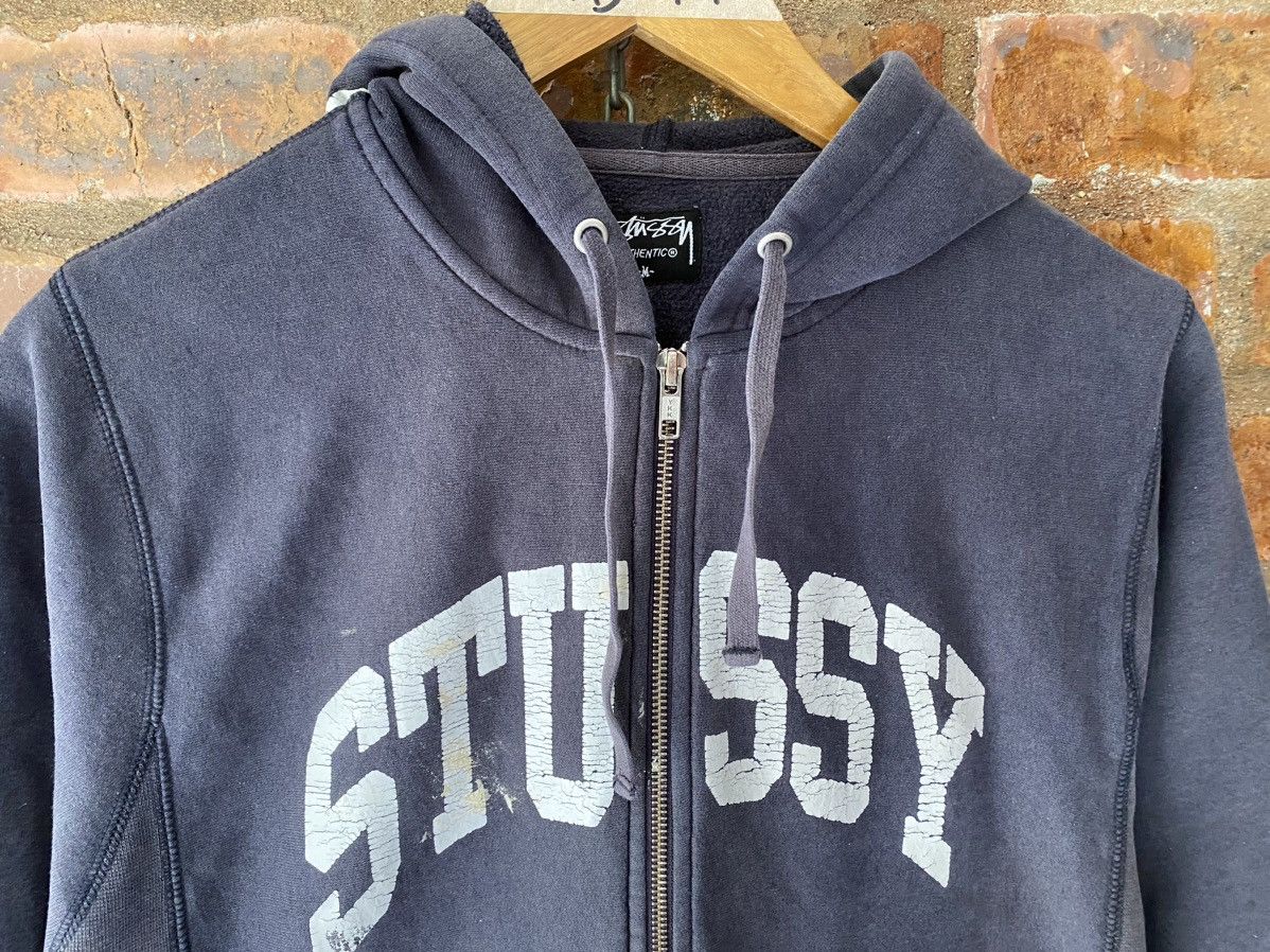 Stussy 2000s Stussy Arch Center Zipper sun fading hoodie Size US M / EU 48-50 / 2 - 5 Thumbnail