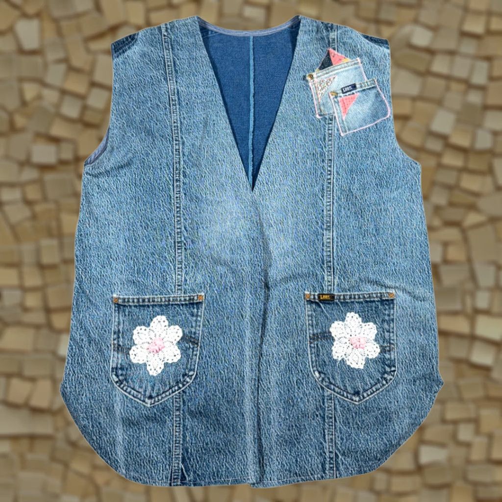 Lee VINTAGE Lee Vest Womens EXTRA LARGE Blue Patched Upcycled Denim 80s Lee Vest Womens EXTRA LARGE Blue Patched Upcycled Denim 80s Size XL / US 12-14 / IT 48-50 - 1 Thumbnail