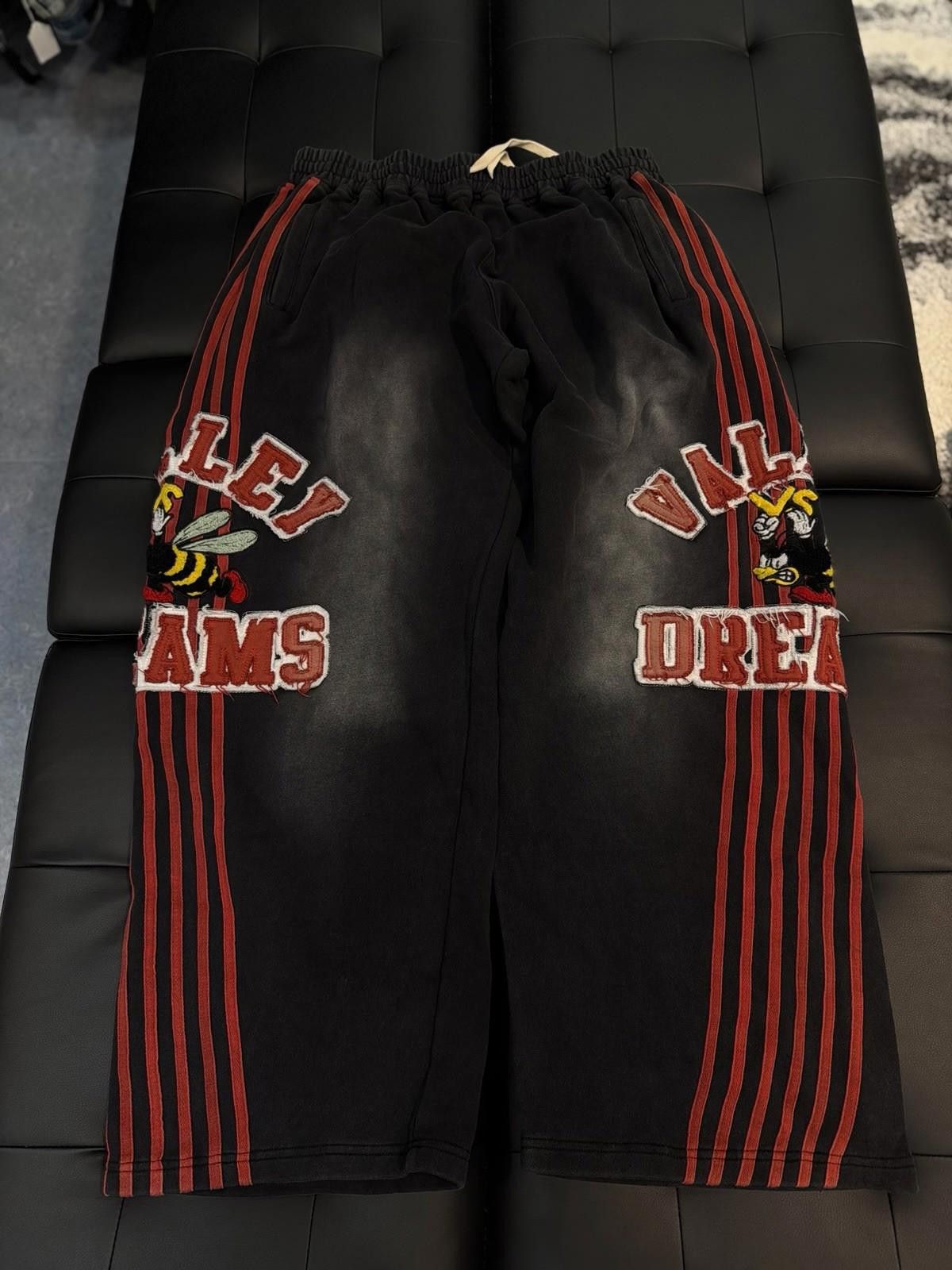 Vale Valley Black Red “Bee” Drawstring Sweatpants Size Large Size US 34 / EU 50 - 1 Thumbnail