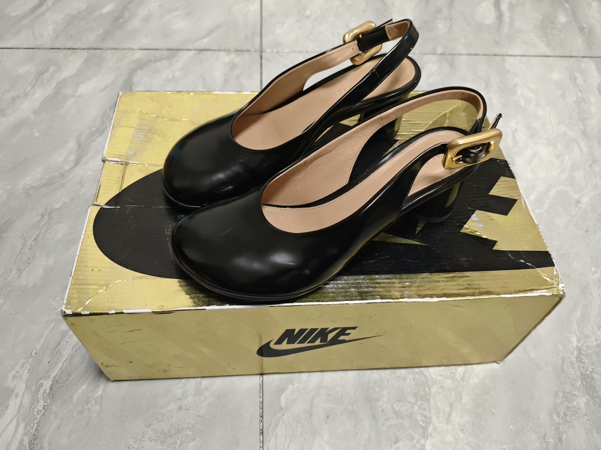 Bottega Veneta Bottega Veneta Leather Black Lowtop Sneakers us_7 Women Size US 7 / IT 37 - 1 Thumbnail