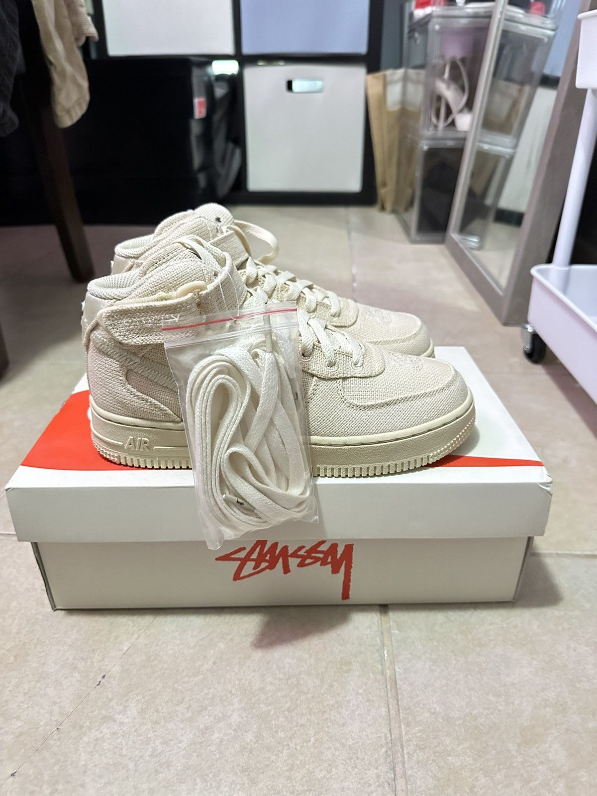 Size Nike Stussy x Air Force Mid Fossil DJ7841 200