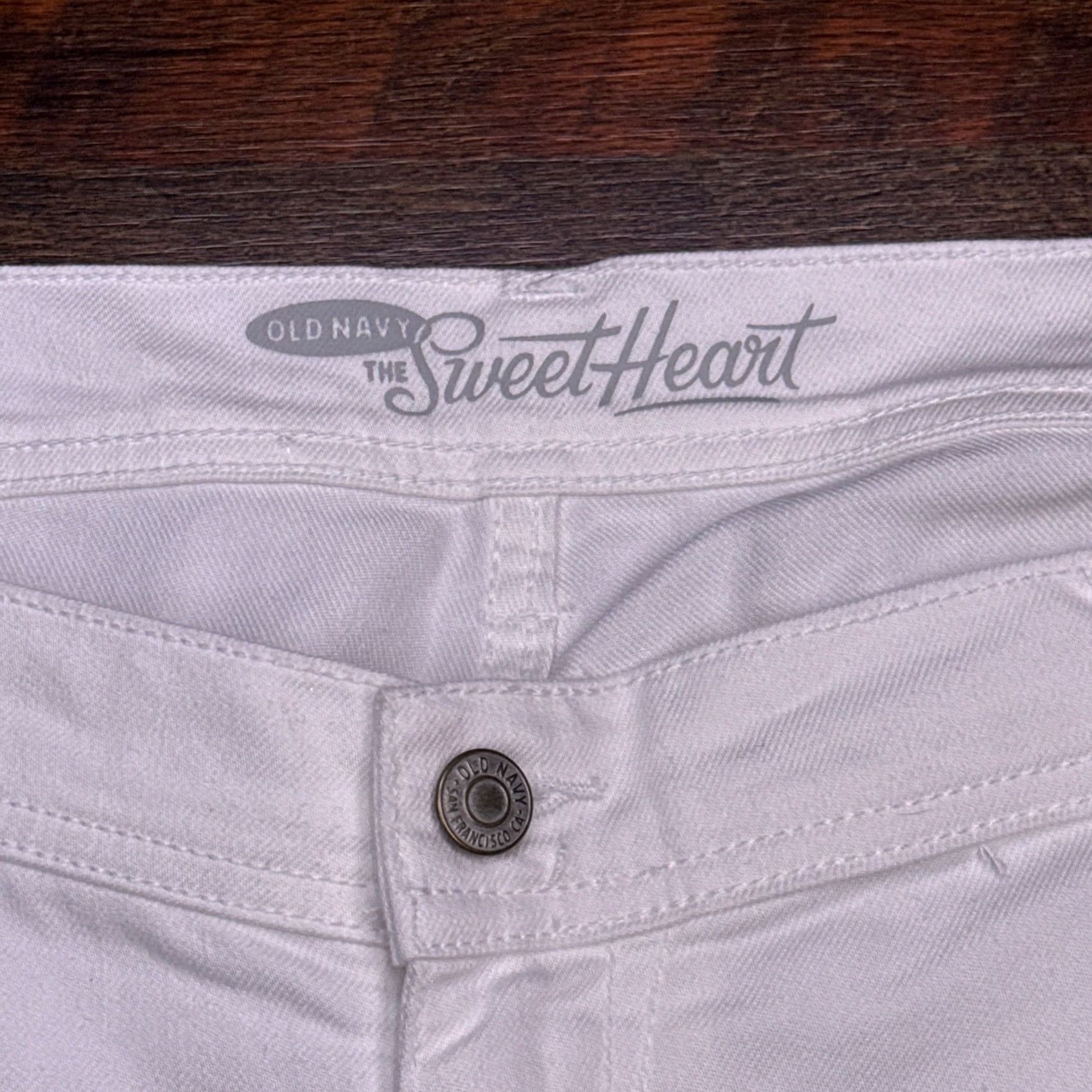 Old Navy Old Navy Sweetheart Jeans Womens 18 White Capri Stretch New Size 40" / US 18 - 4 Thumbnail