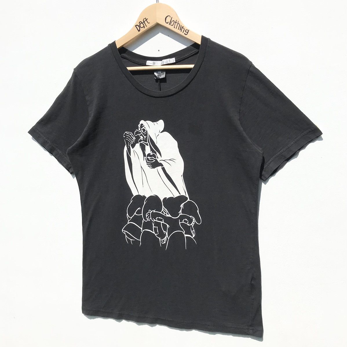 Undercover × Uniqlo Undercover X Uniqlo Snow White Tee Undercover SunFaded Size US M / EU 48-50 / 2 - 3 Thumbnail