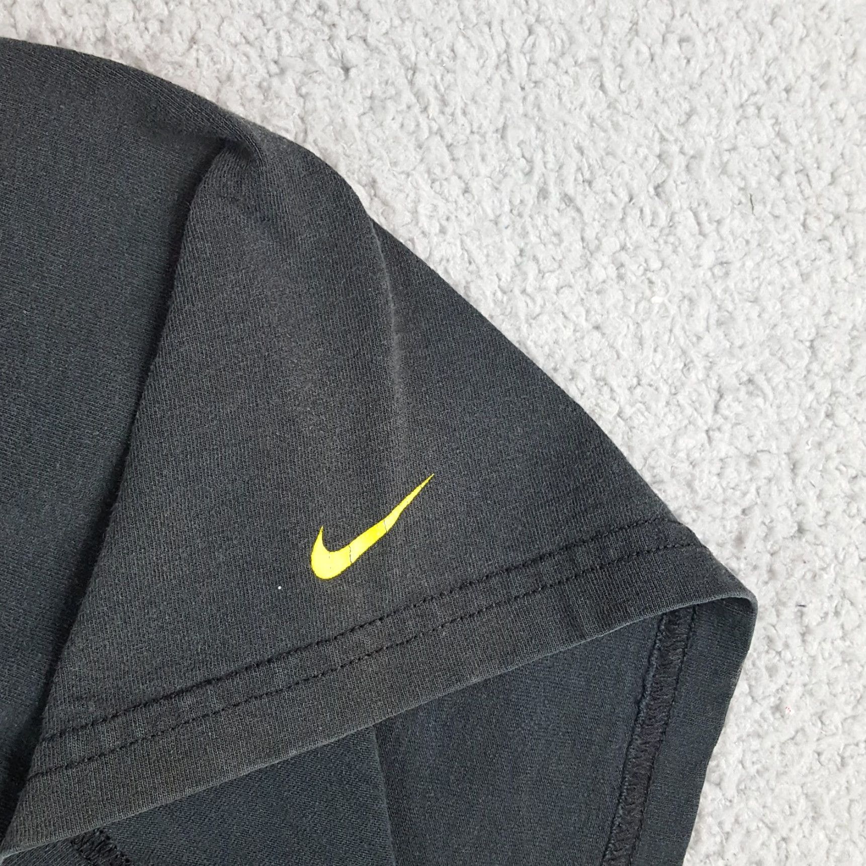 Nike VINTAGE Nike T-Shirt XL Mens Y2K Lance Armstrong Livestrong Biking Race Black 90s Retro Sports Size US XL / EU 56 / 4 - 7 Thumbnail