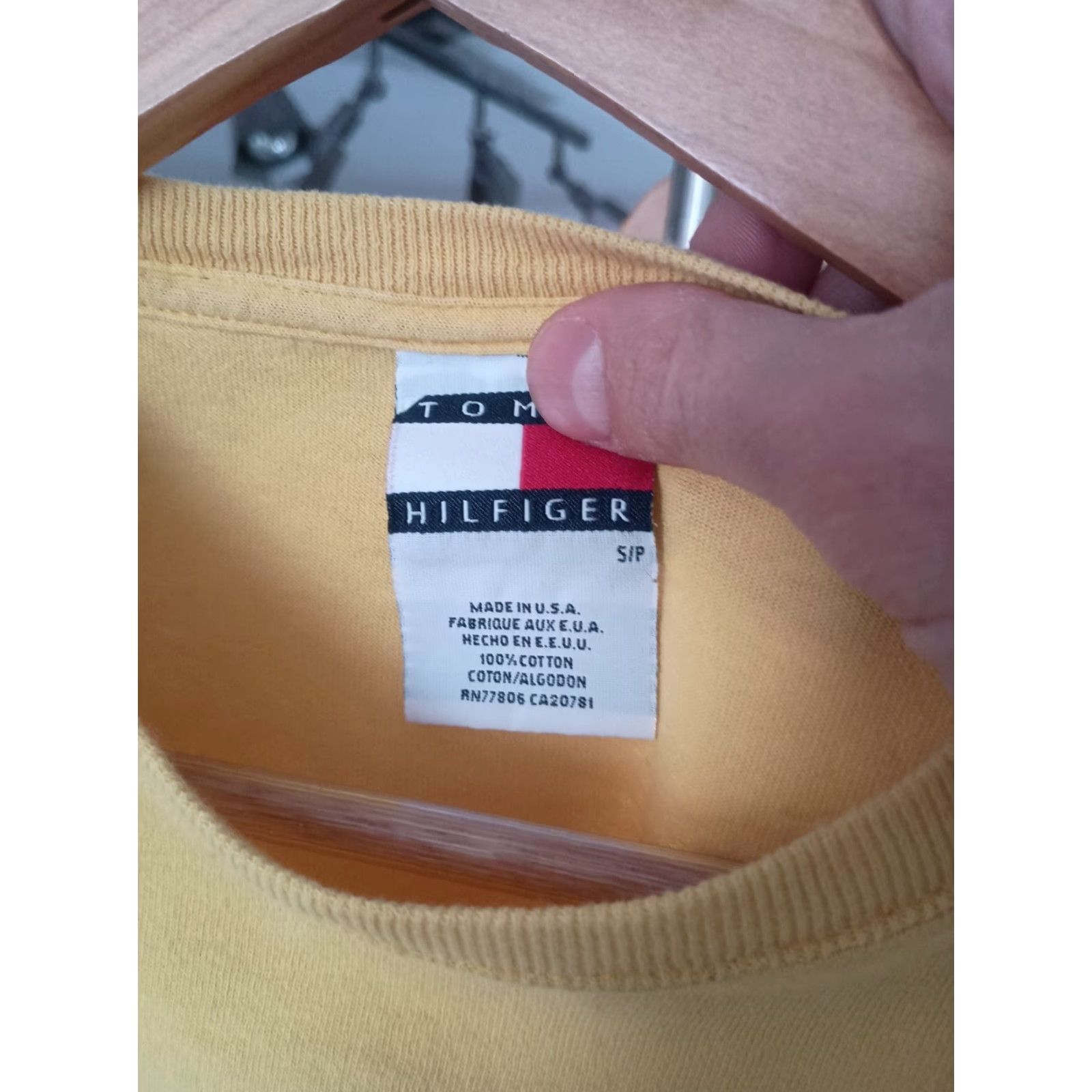 Tommy Hilfiger VINTAGE Tommy Hilfiger T-Shirt Long Sleeve USA Spell Out Yellow M Adult Mens 90s Y2K Grail Size US M / EU 48-50 / 2 - 4 Thumbnail