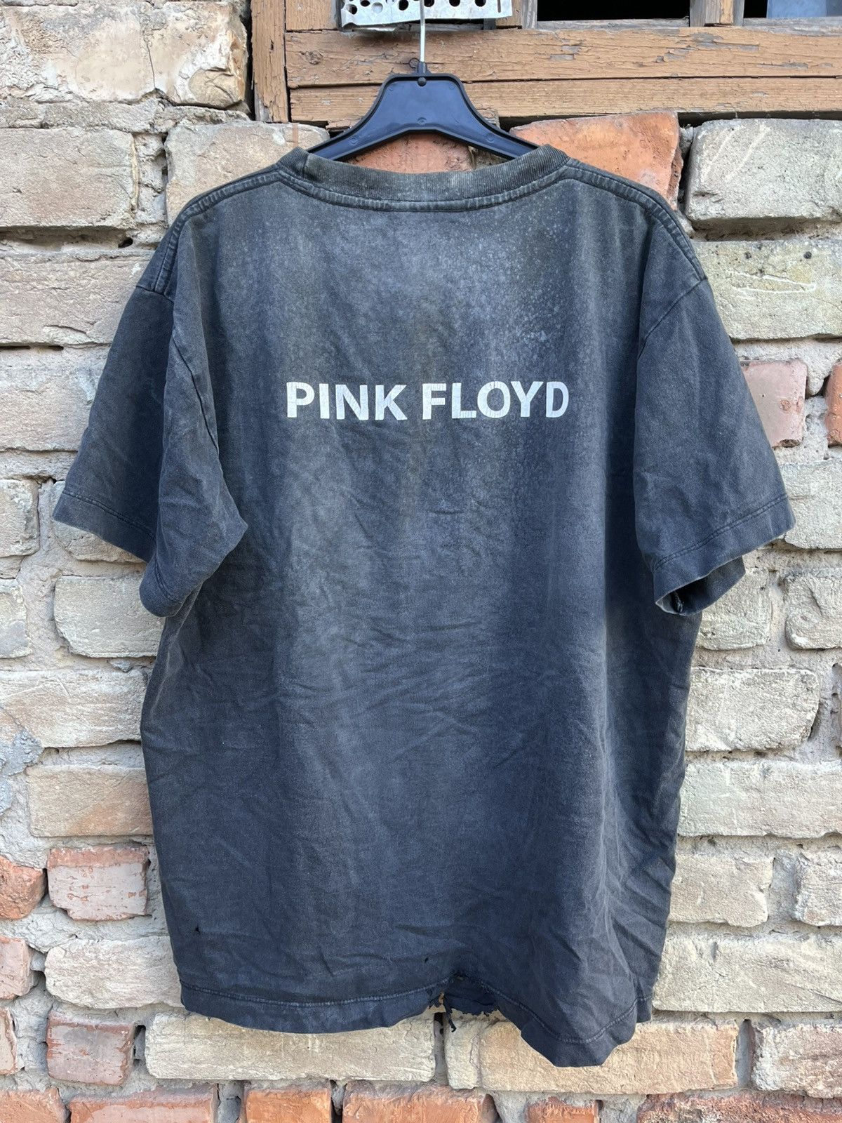 Band Tees × Pink Floyd × Vintage Vintage Pink Floyd The Wall Thrashed Distressed T Shirt Tee Size US M / EU 48-50 / 2 - 2 Thumbnail