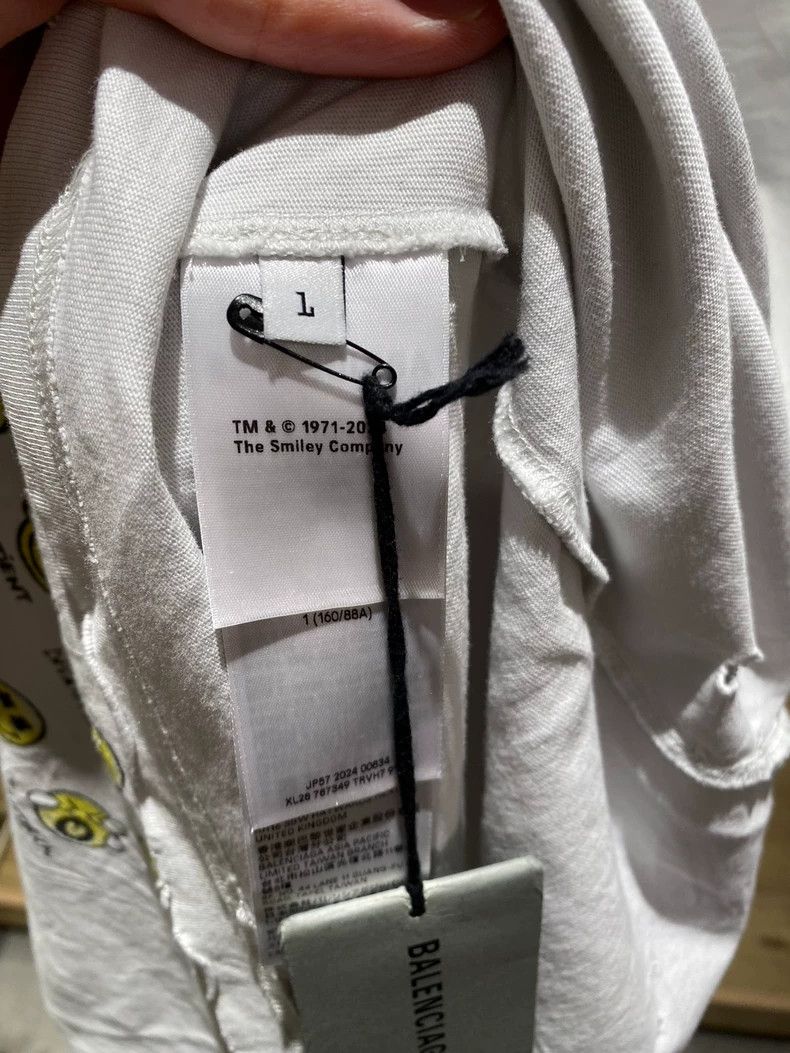 Balenciaga Balenciaga Special Edition Smiley Company Short Sleeve Size US S / EU 44-46 / 1 - 5 Thumbnail
