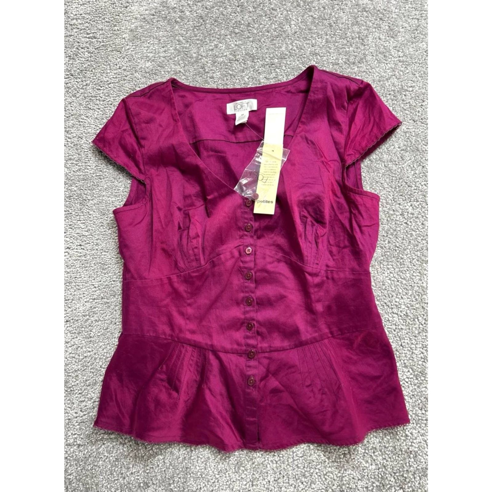 Ann Taylor Ann Taylor LOFT Blouse Shirt Womens 8P Purple Cotton Button Front V-Neck Short Cap Sleeve Petite Casual Modern 90s? Size M / US 6-8 / IT 42-44 - 2 Thumbnail