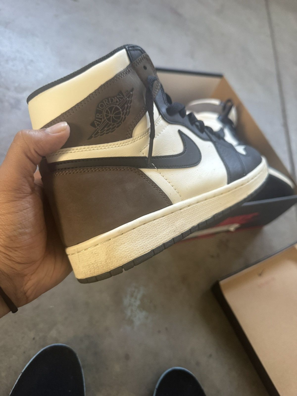 Jordan Brand × Nike Jordan 1 Mocha Size US 10 / EU 43 - 1 Thumbnail