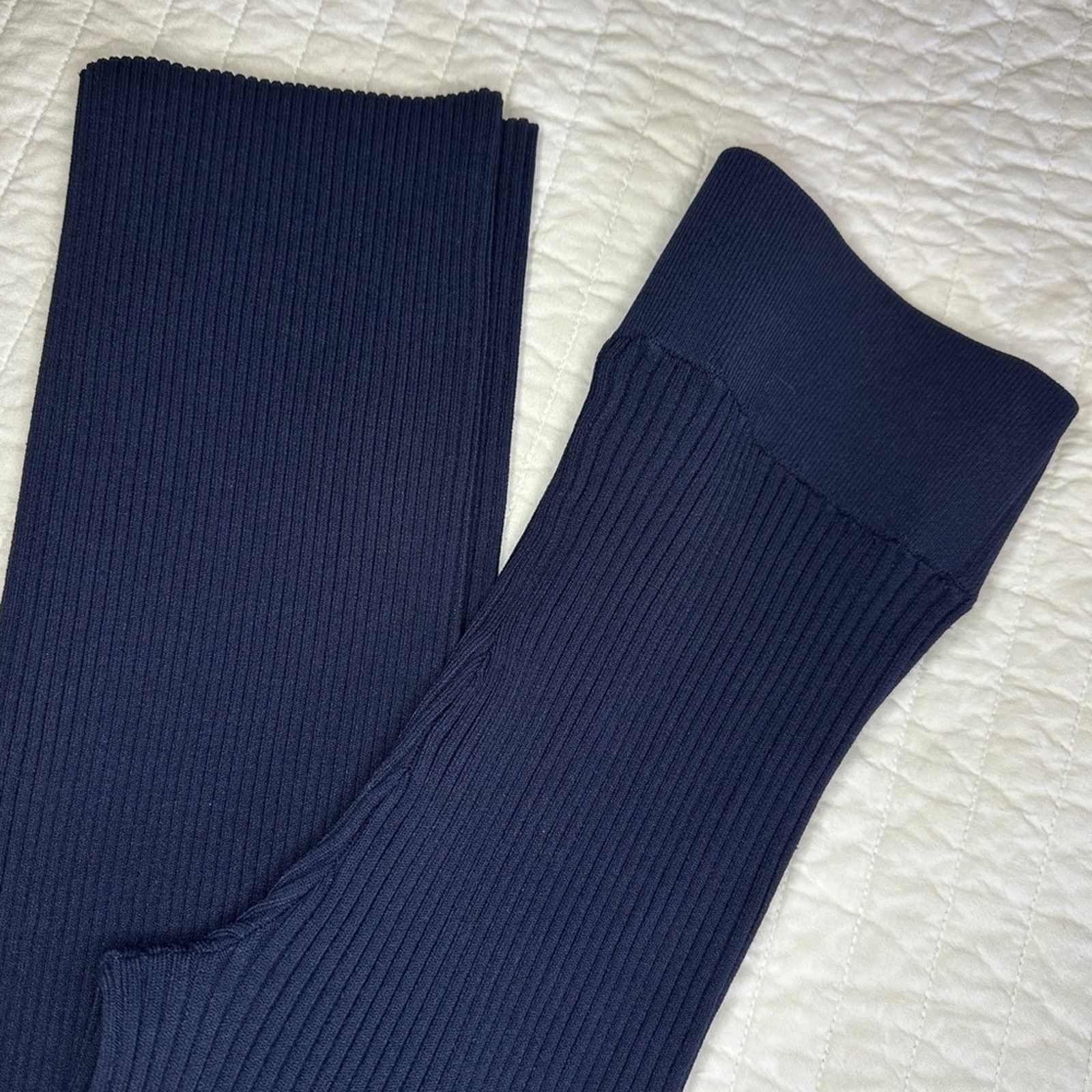 Frame FRAME Ribbed Crop Kick Knit Flared Sweater Pant Navy Sz. S Size 27" / US 4 / IT 40 - 7 Thumbnail