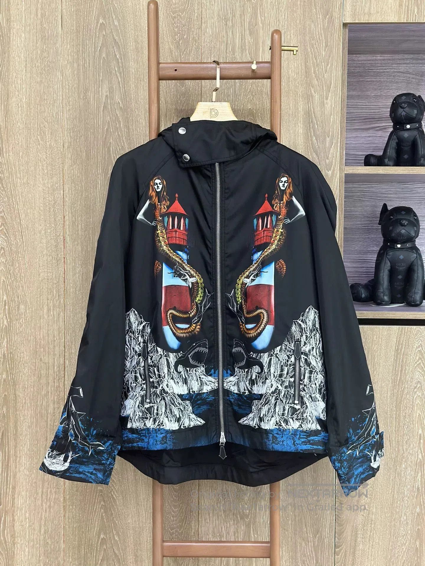 Burberry Burberry Black Mermaid Print Nylon Hooded Jacket. Size US XL / EU 56 / 4 - 1 Thumbnail
