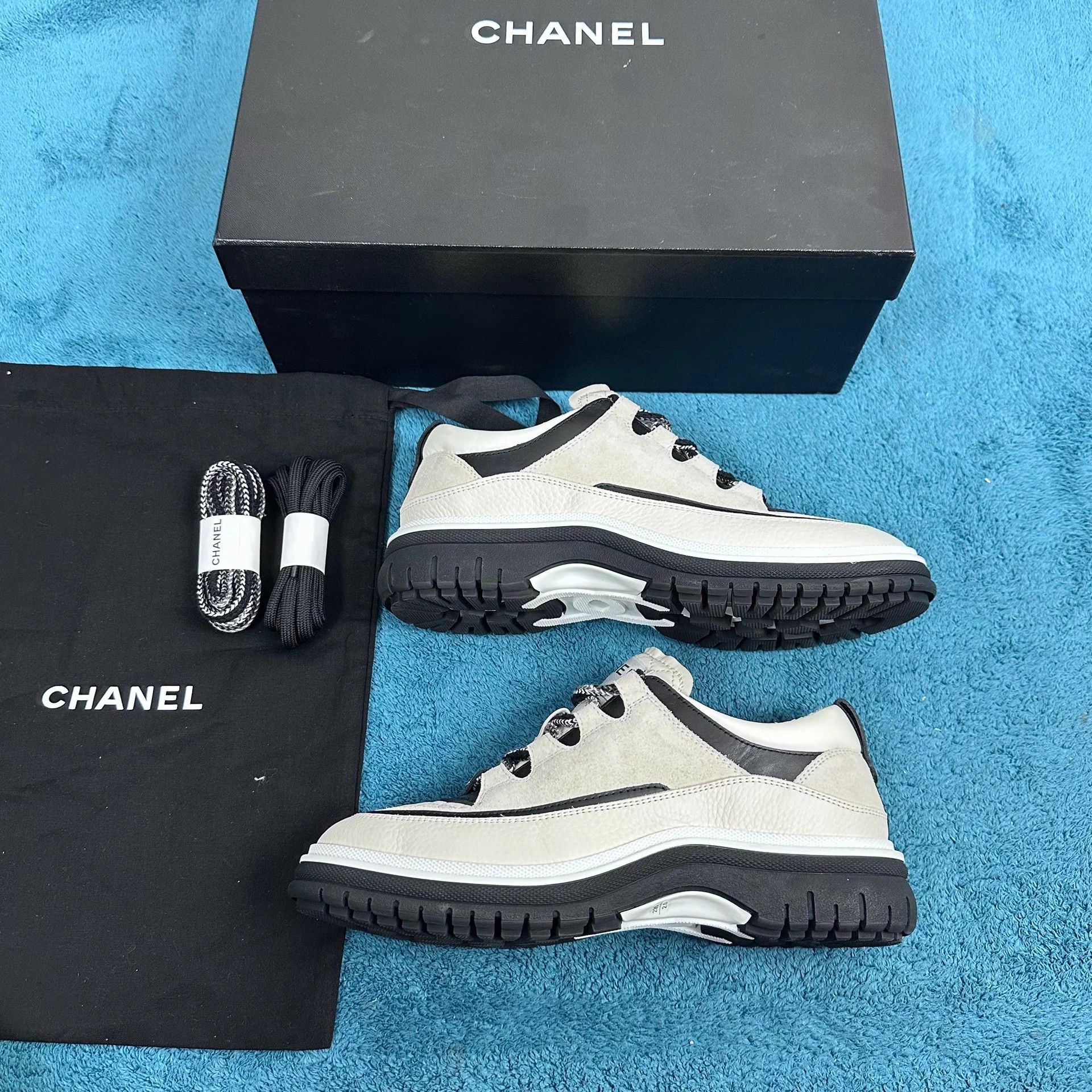 Chanel Chanel 25C Suede Low-Top White Sneakers Size 37.5 Size US 6.5 / IT 36.5 - 2 Thumbnail