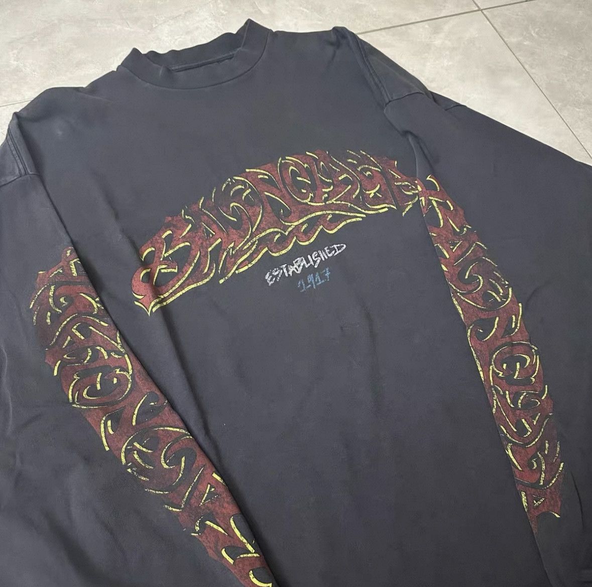 Balenciaga Balenciaga 24ss Offshore Disaster Fire Letter Long Sleeve Size US M / EU 48-50 / 2 - 2 Thumbnail