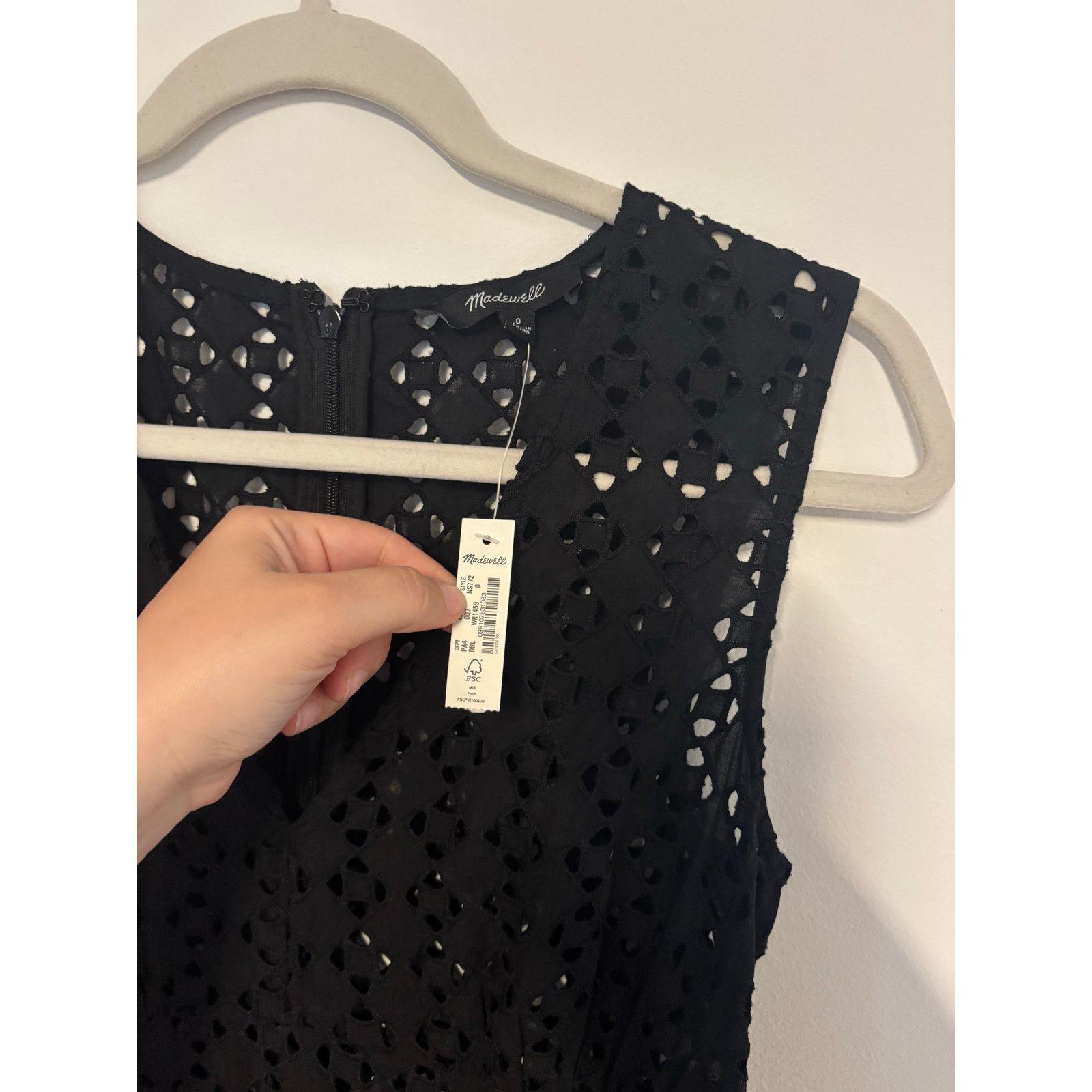 Madewell NWT Madewell Eyelet V-Neck Maxi Dress In Black Size 0 Size XS / US 0-2 / IT 36-38 - 6 Thumbnail