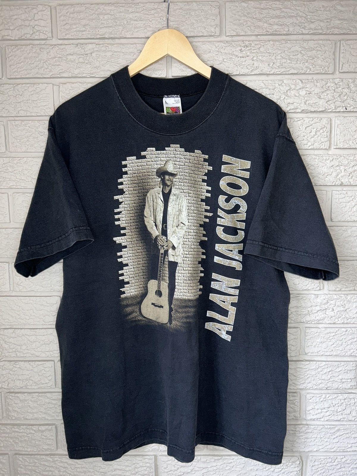 Band Tees × Vintage Vintage 90s Alan Jackson Faded Country Music Tee Shirt Size US L / EU 52-54 / 3 - 1 Thumbnail