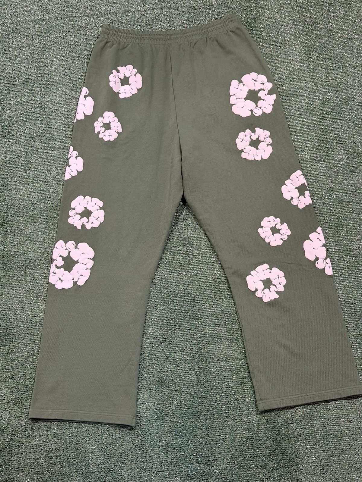 DENIM TEARS Denim Tears Cotton Wreath Sweatpants Green (NWT) XXL Size US 44 / EU 60 - 2 Thumbnail