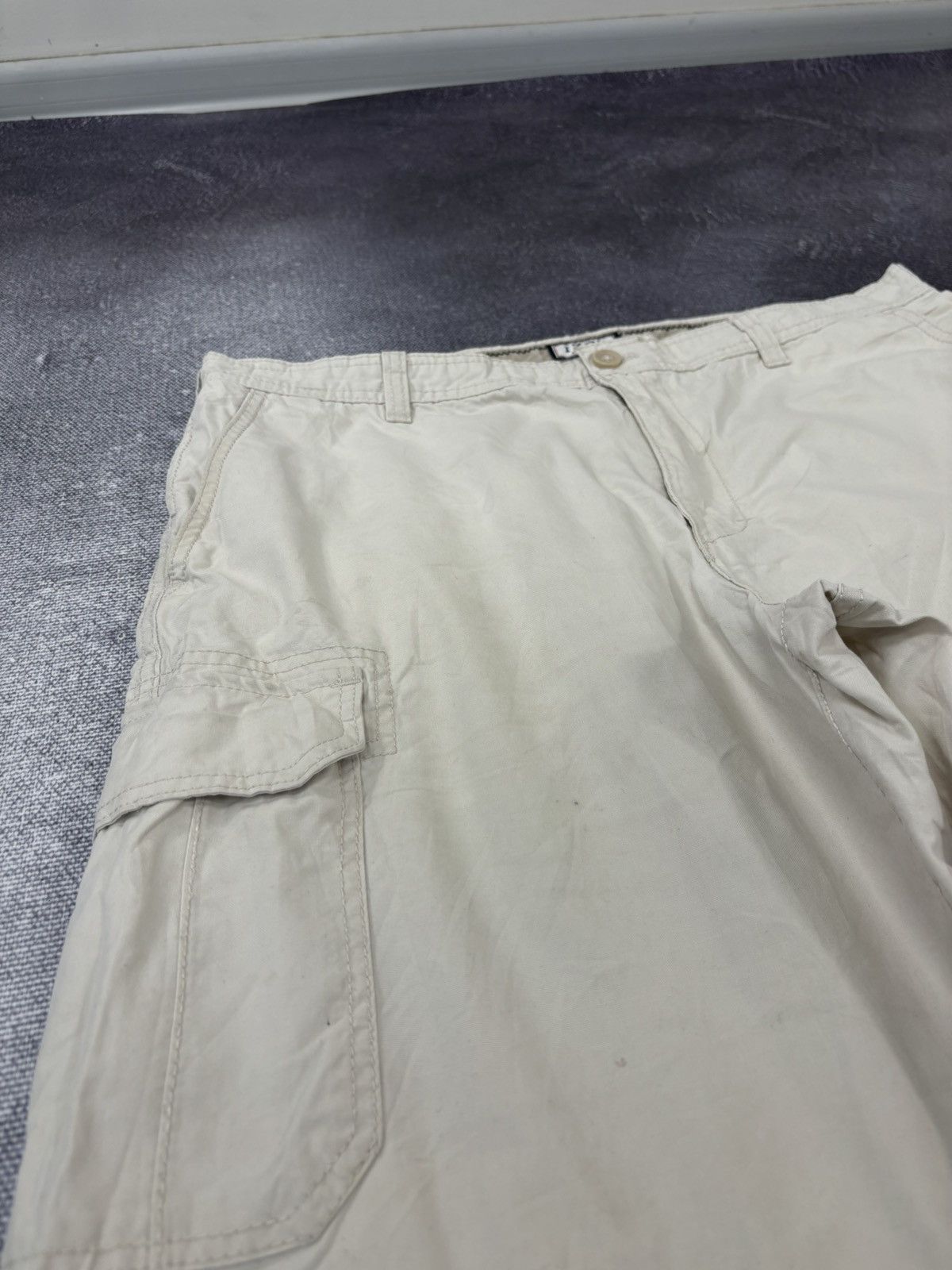 Izod Vintage Izod 2000s Wide Leg Skate Hype Baggy Cargo Shorts Size US 36 / EU 52 - 4 Thumbnail