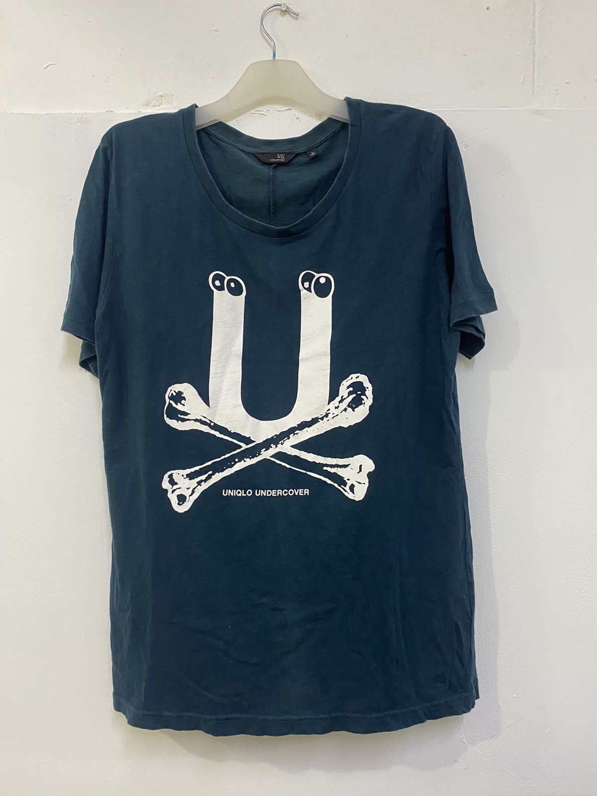 Japanese Brand 💥UNDERCOVER X UNIQLO “U” CROSSBONE TEE Size US L / EU 52-54 / 3 - 1 Thumbnail