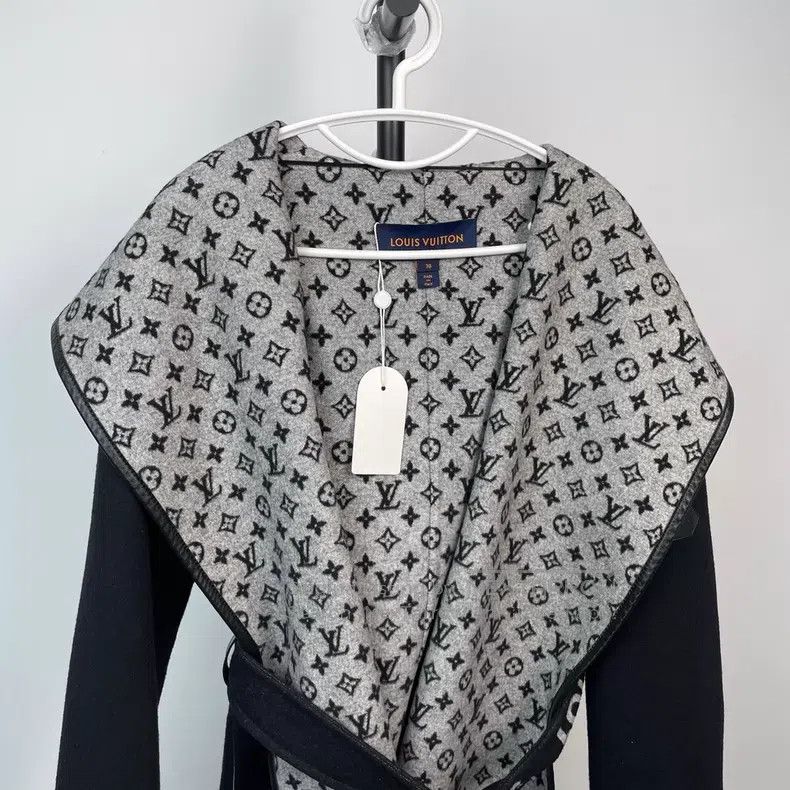Louis Vuitton Louis Vuitton Black Old Flower Full Print Bathrobe Coat Size XS / US 0-2 / IT 36-38 - 4 Thumbnail