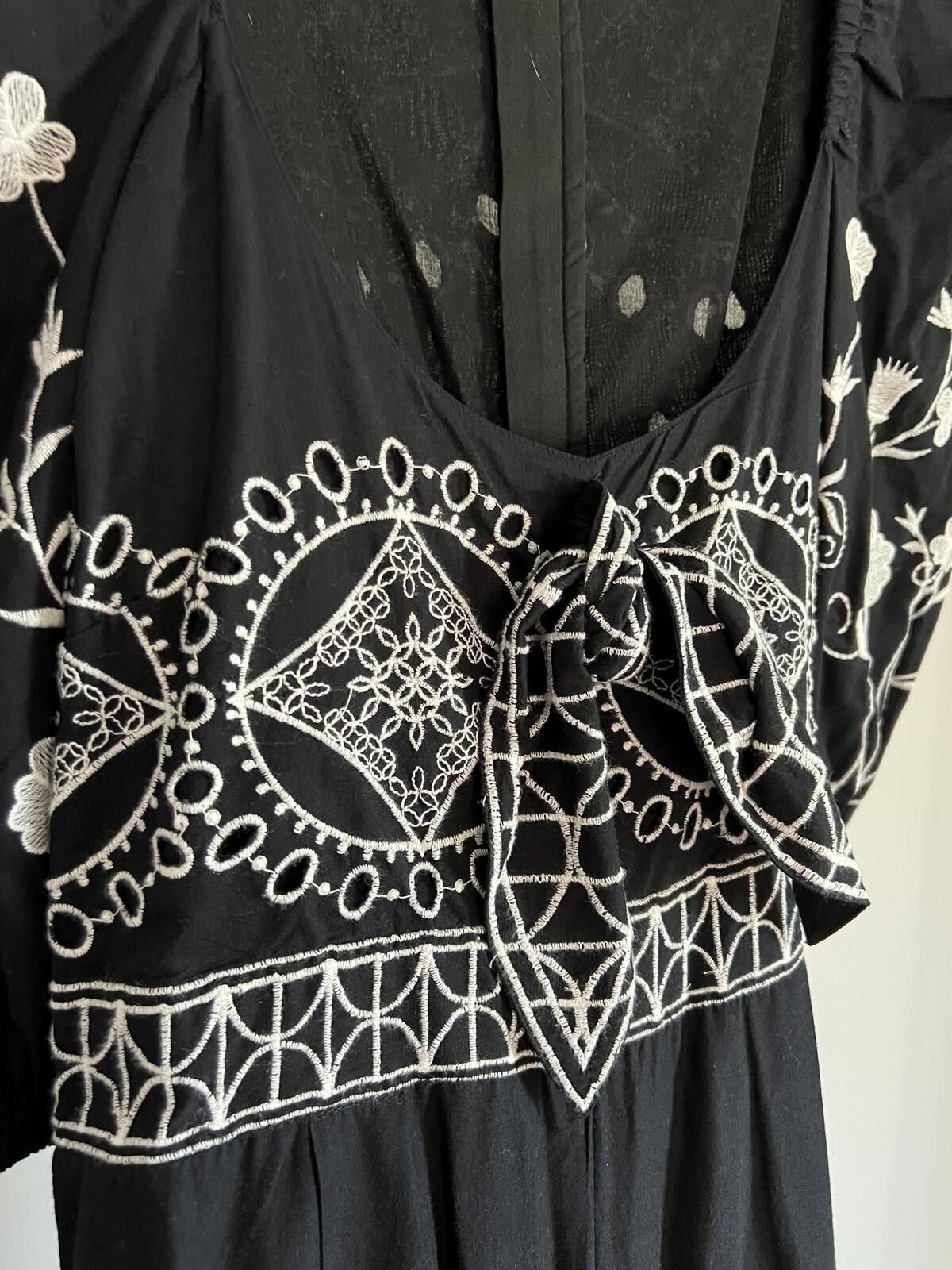 Other Karen Millen Floral Embroidered Woven Black/White Jumpsuit Size 32" / US 10 / IT 46 - 9 Thumbnail