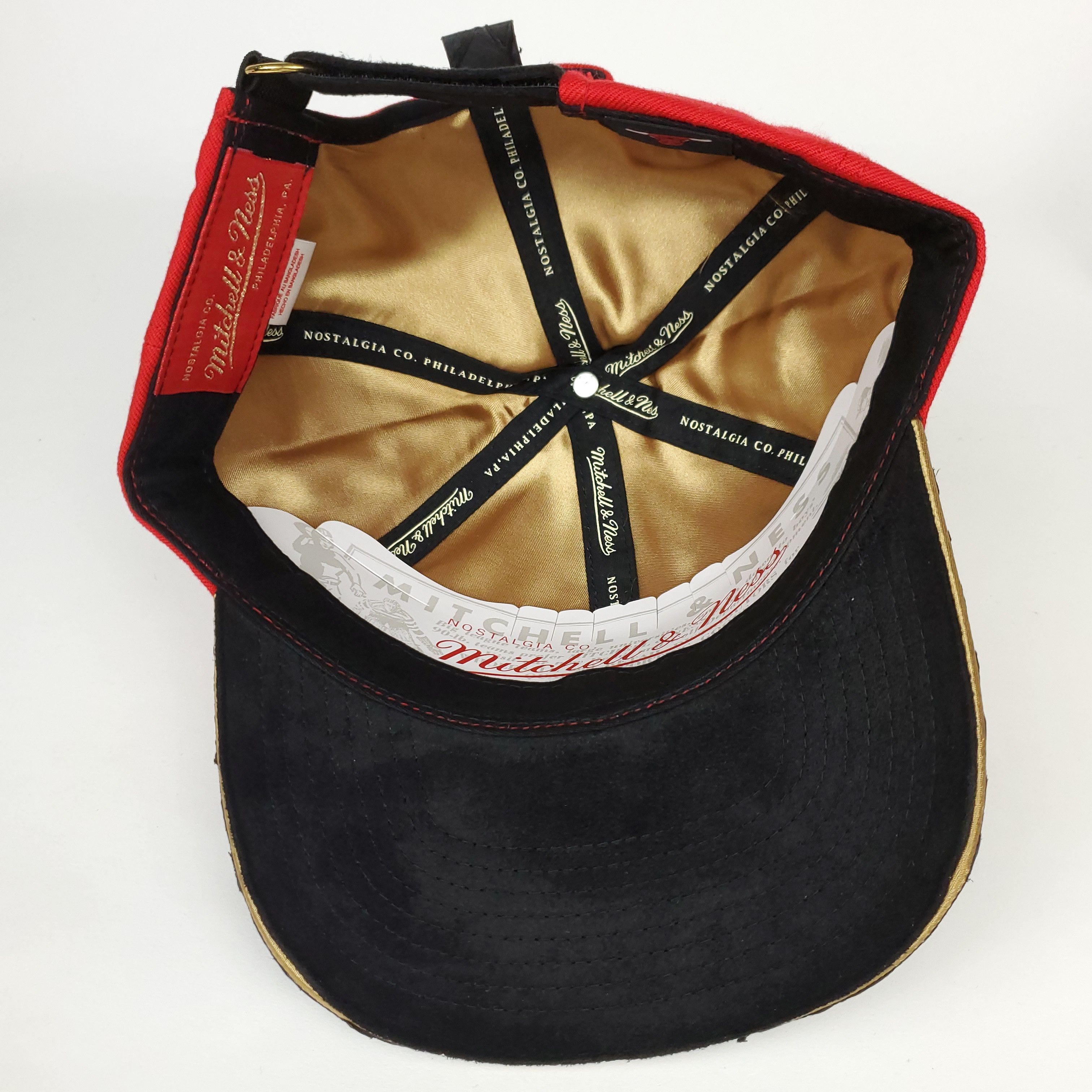 Mitchell & Ness Chicago Bulls Carp Skin Bill Strapback Hat Size ONE SIZE - 9 Thumbnail
