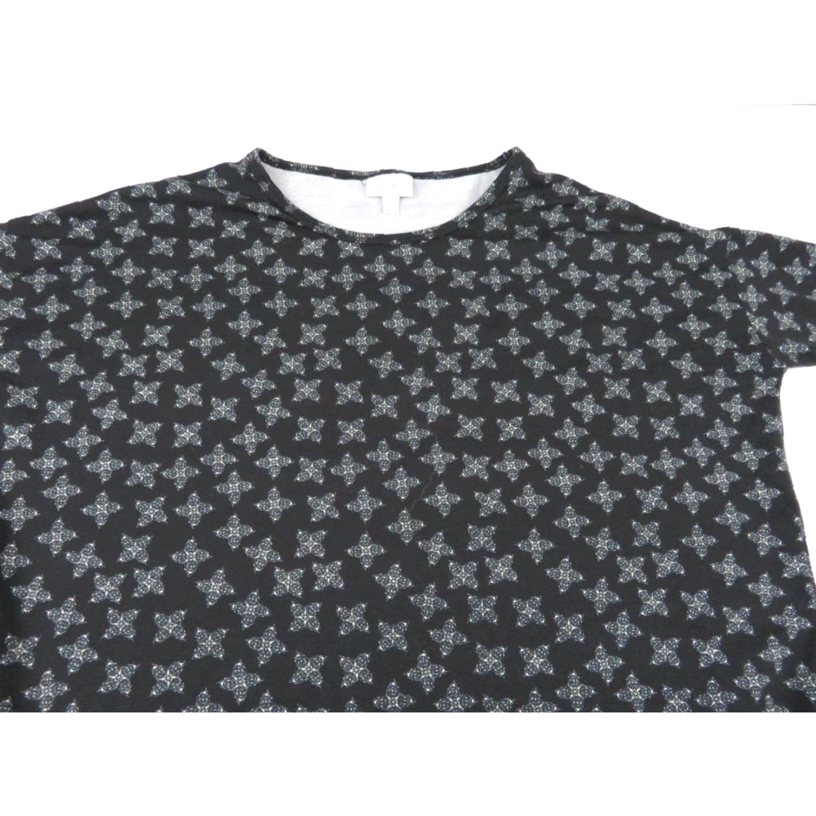 Vintage LuLaRoe Women's Black Geometric Tunic Shirt Size XXS Ninja Stars Irma Shirt Tunic Womens XS(XXS) Black Geometric Stars Ninja 2010s Vintage? Size XXS / US 00 / IT 34 - 2 Thumbnail