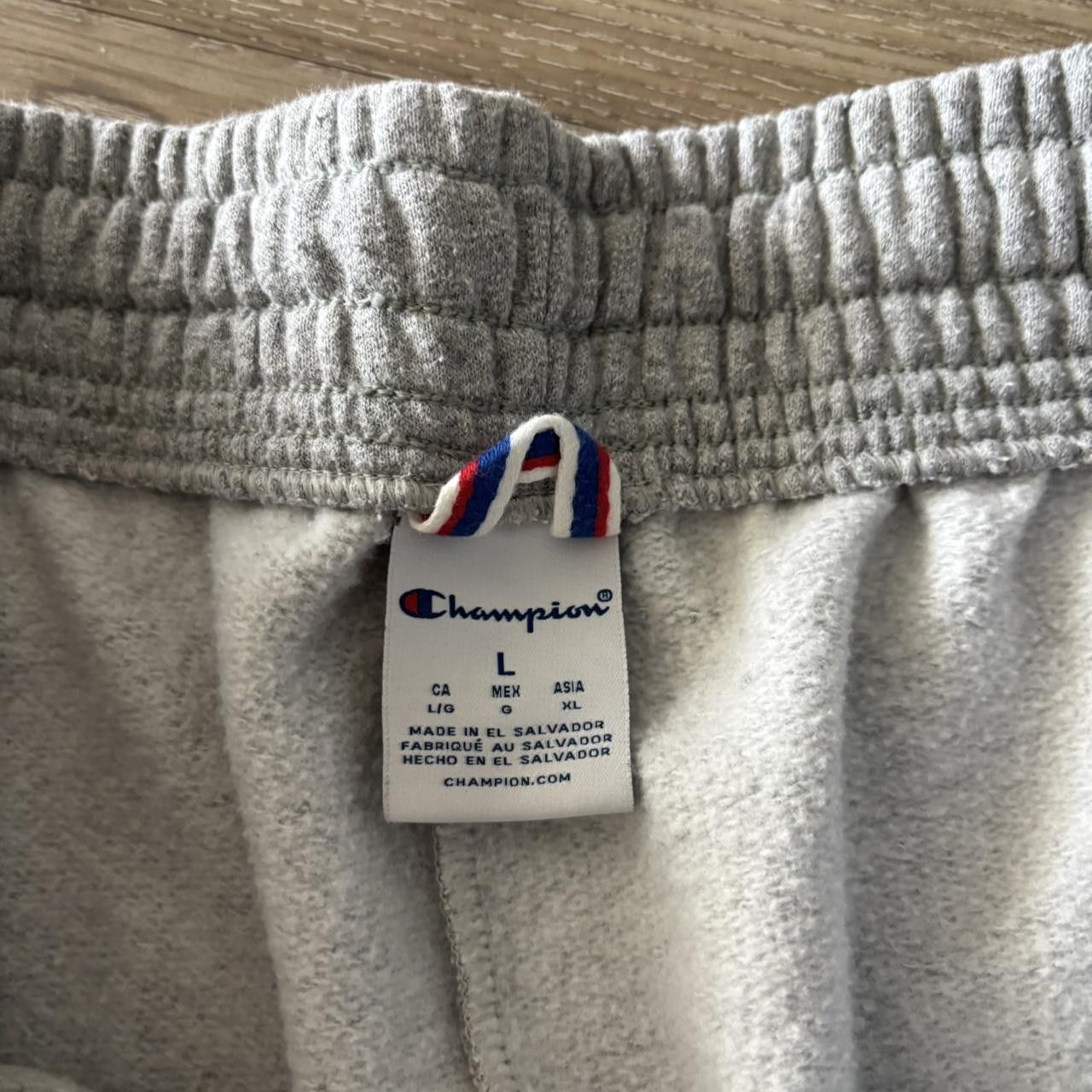 Champion Crazy Vintage Y2K/2000s Light Grey Champion Essential Sweatpants! Fits M Size US 32 / EU 48 - 6 Thumbnail