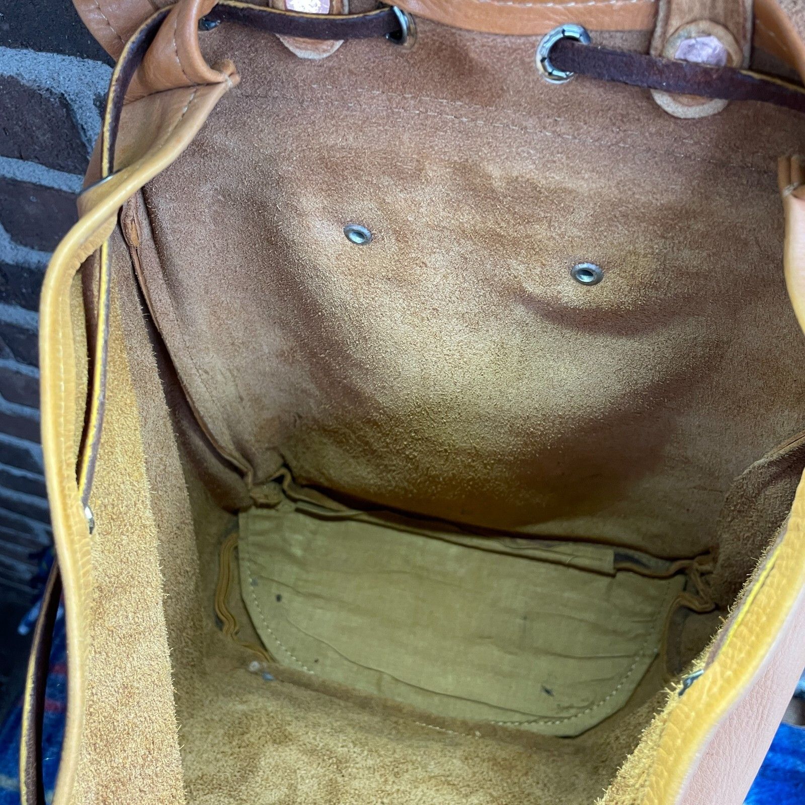 Other RARE 1970s REINDEER HIDE LEATHER BACKPACK RUCKSACK R$1398 Size ONE SIZE - 20 Thumbnail