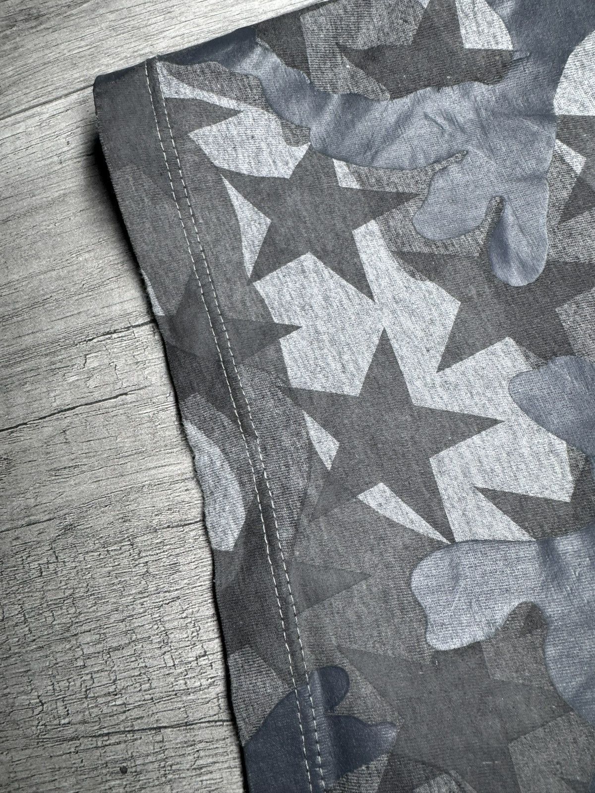 Valentino Valentino Camo Stars t shirt L Size US L / EU 52-54 / 3 - 4 Thumbnail