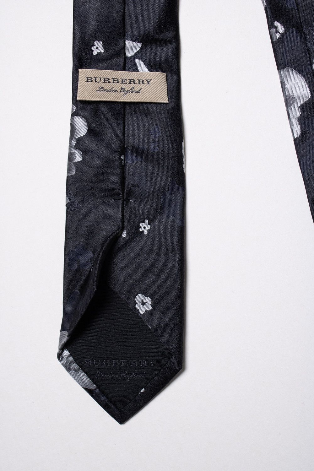 Burberry Burberry, floral printed tie in black Size ONE SIZE - 3 Thumbnail