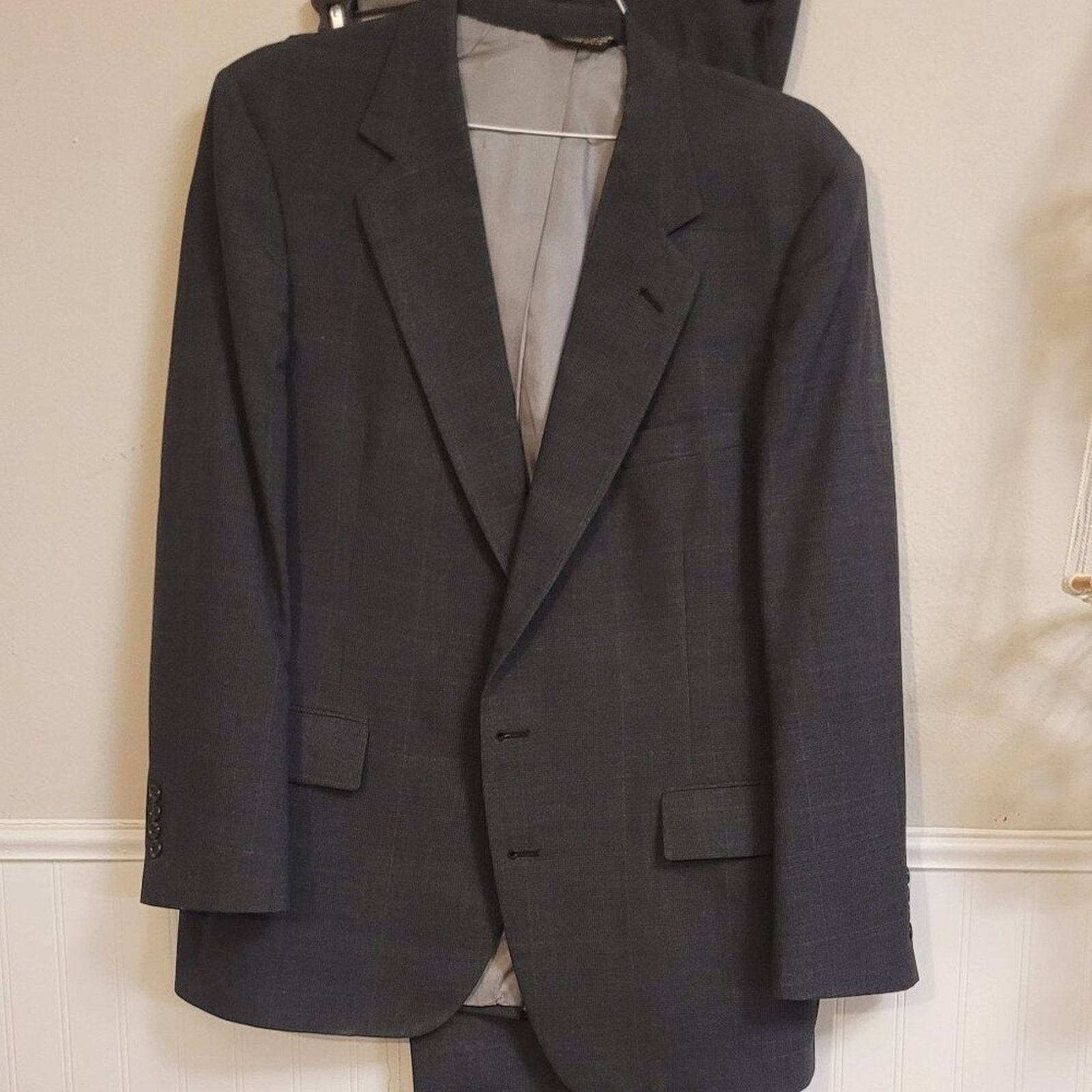 Sanca Vintage Sansabelt Jaymar-Ruby Gray Plaid Suit 38R 38W Size 38R - 1 Thumbnail
