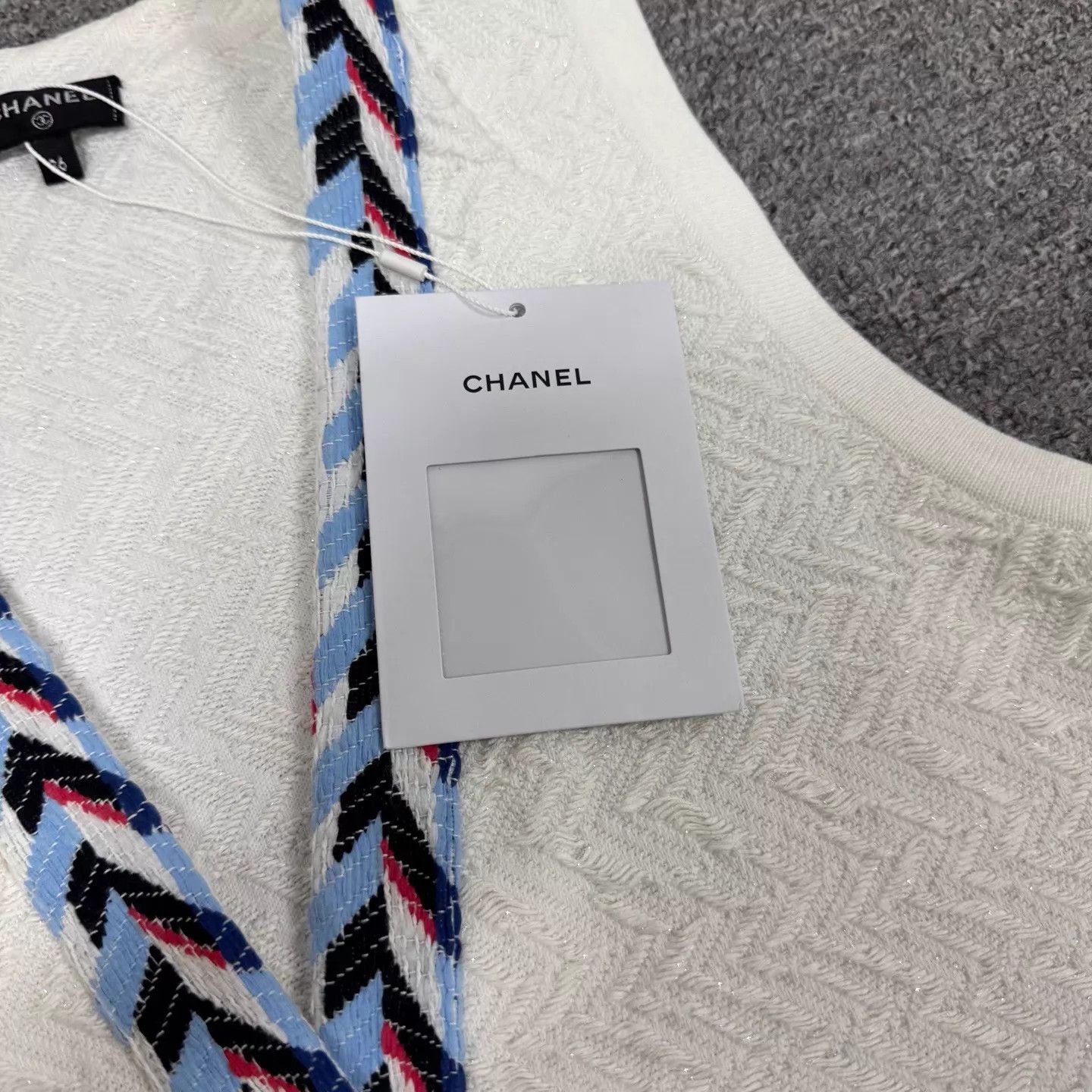 Chanel Chanel white striped V-neck sleeveless knit cami Size XS / US 0-2 / IT 36-38 - 4 Thumbnail