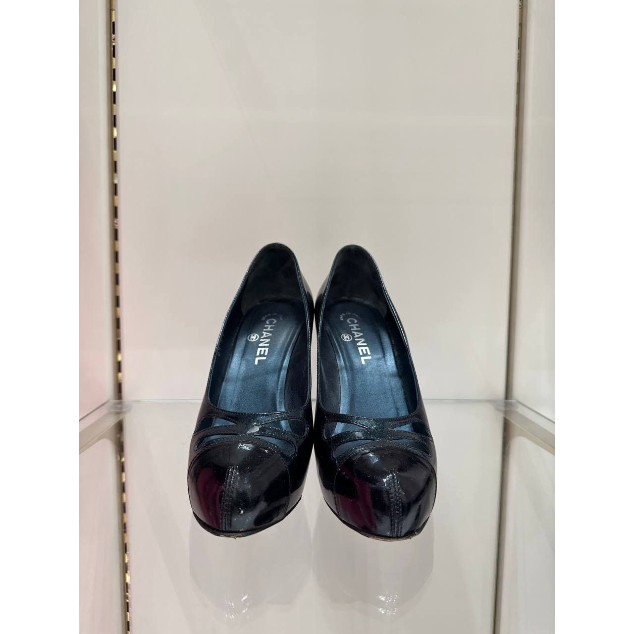 Chanel Chanel Patent Leather Pumps Size 39 Size US 8 / IT 38 - 2 Thumbnail