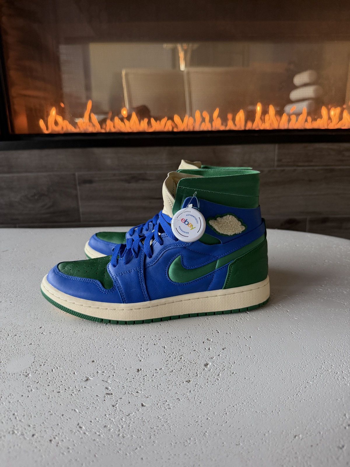 Nike Jordan 1 High Zoom Air CMFT Size US 8.5 / EU 41-42 - 2 Thumbnail